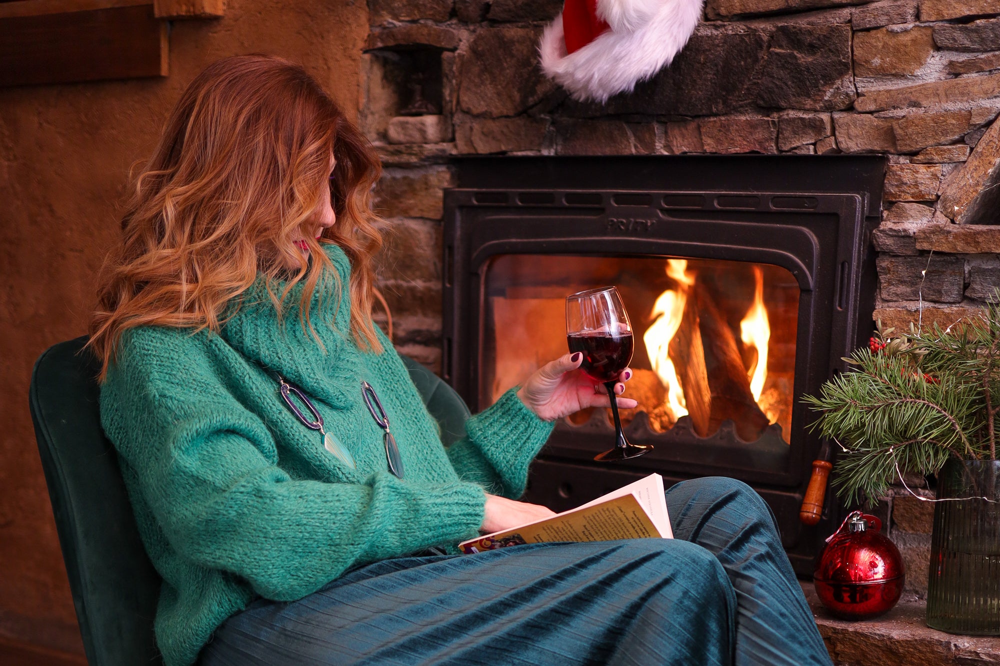 Декември е...