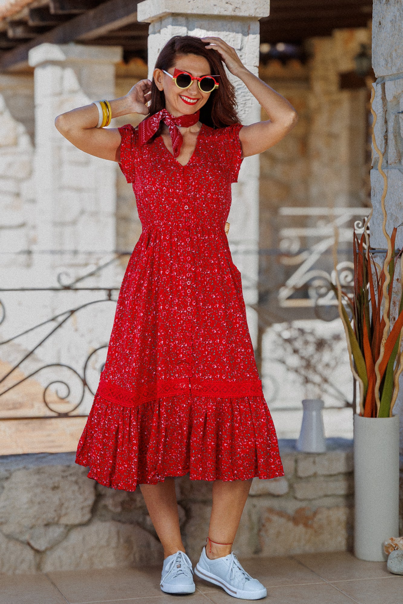 Рокля с флорален принт в червено