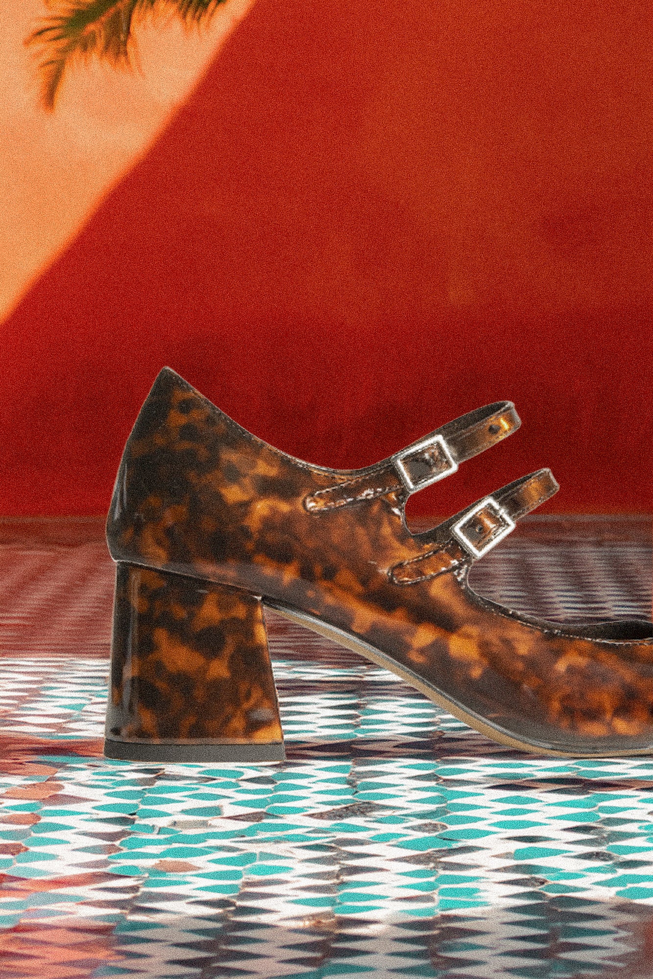 Pantofi din piele lăcuită cu toc de leopard