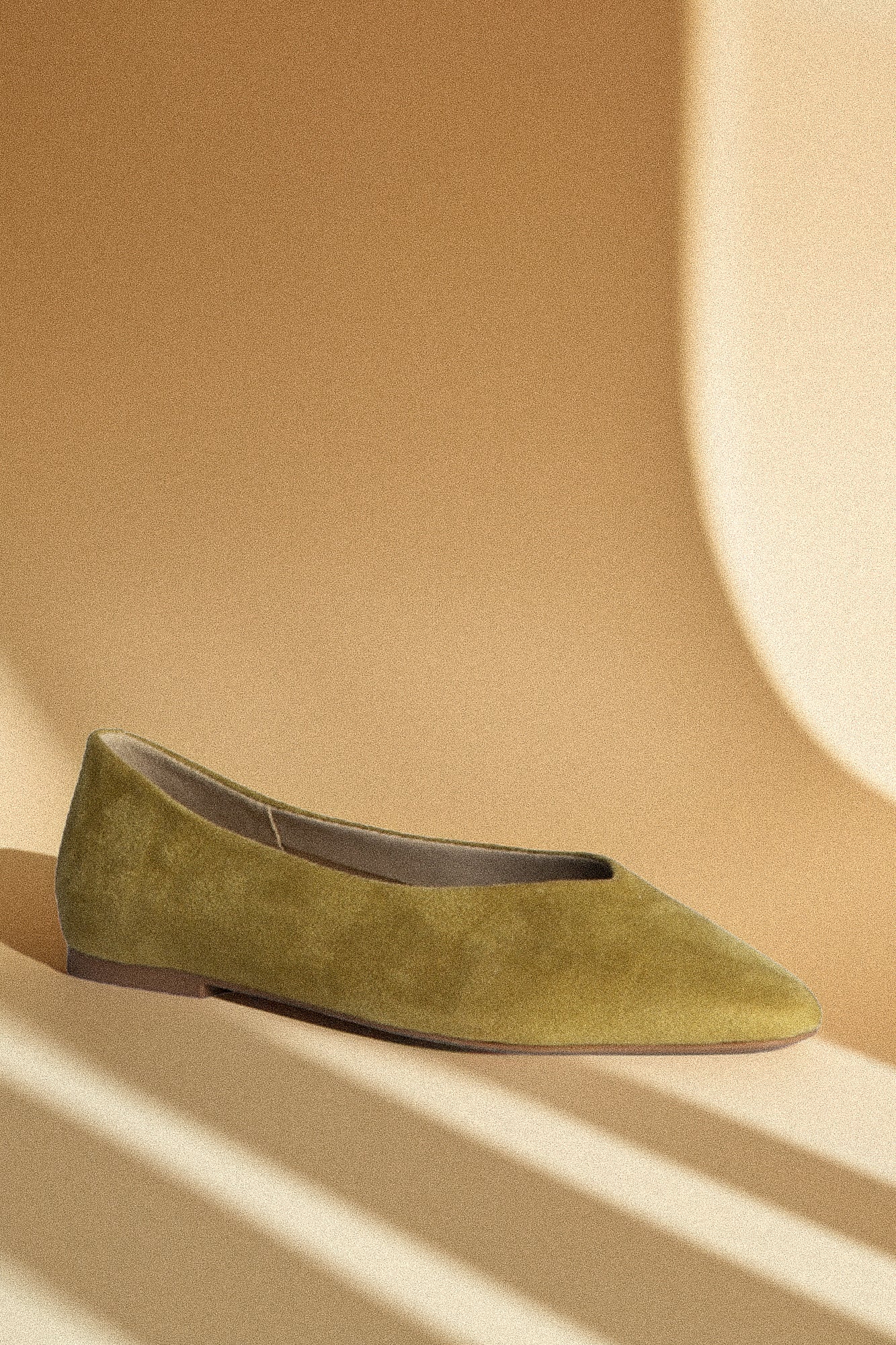 балерини - леки и супер удобни балерини с остър връх в чудесен цвят и прекрасна естествена материя.