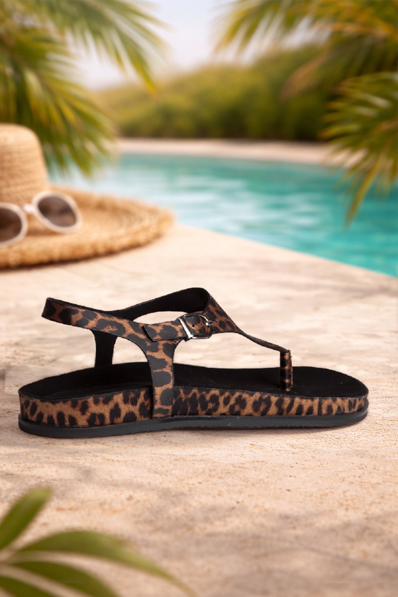 Леки, стилни и лесни за носене сандали с леопардов принт