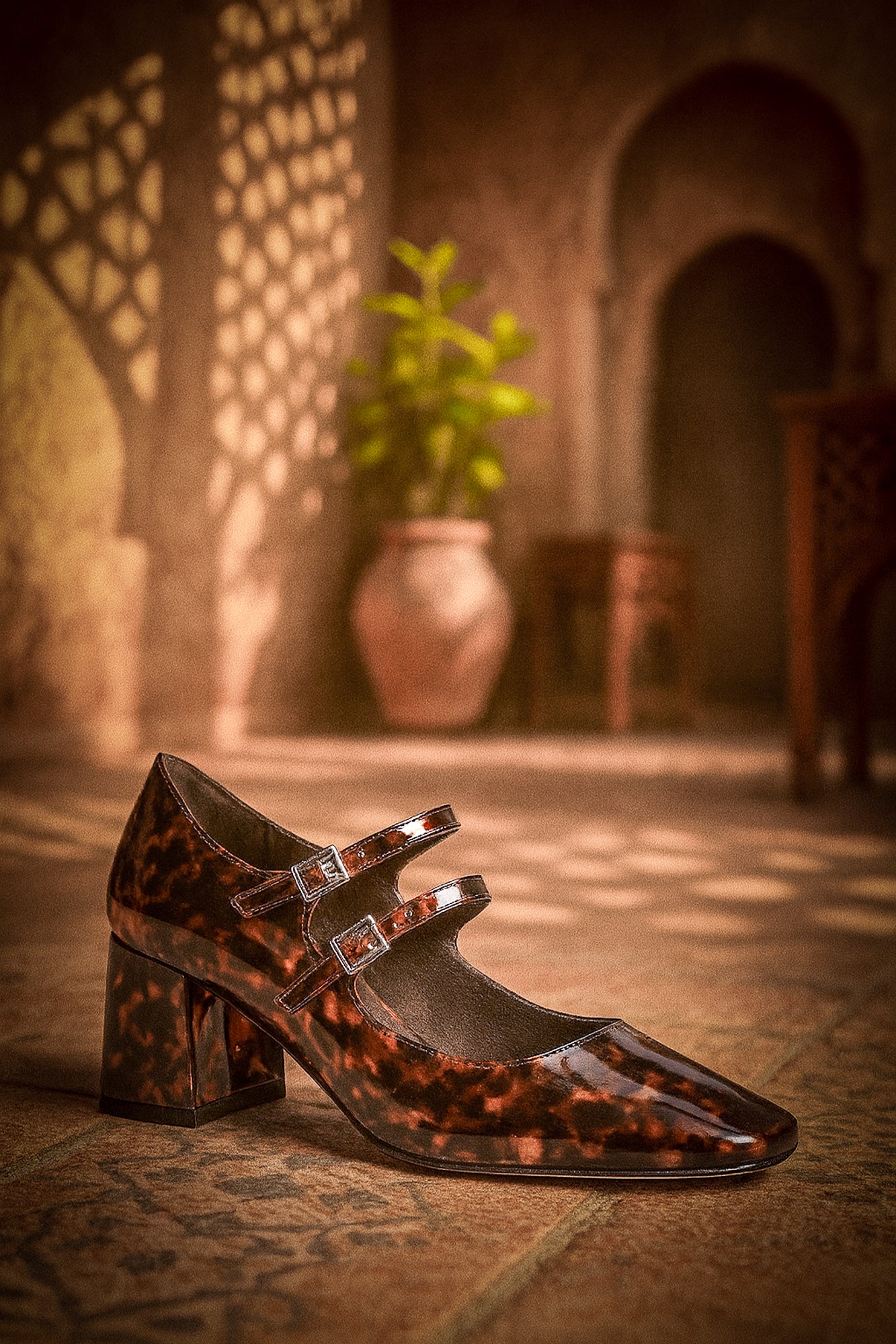 Pantofi din piele lăcuită cu toc de leopard