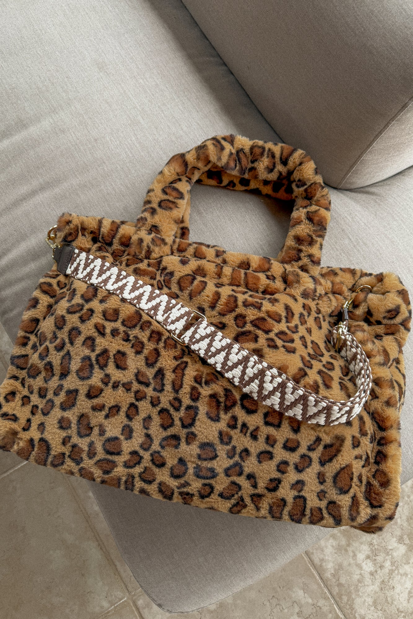 Geantă cu husă din blană artificială Leopard!