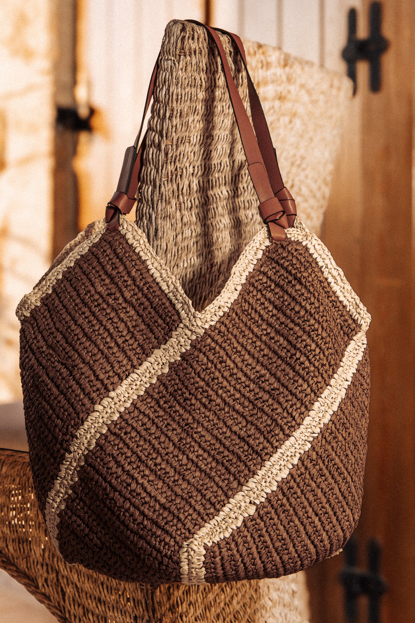 Плетена чанта с кожени дръжки!