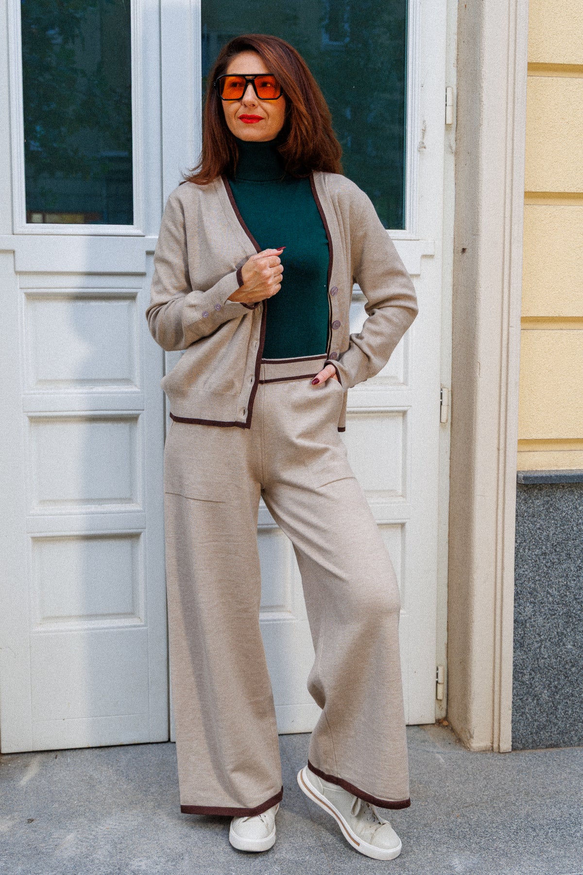 Beige viscose set with contrasting piping