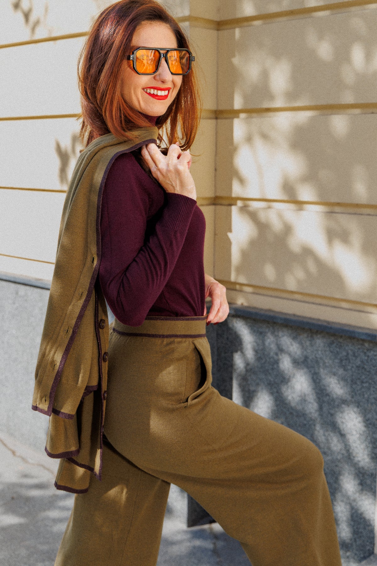 Viscose turtleneck in purple-burgundy with long sleeves