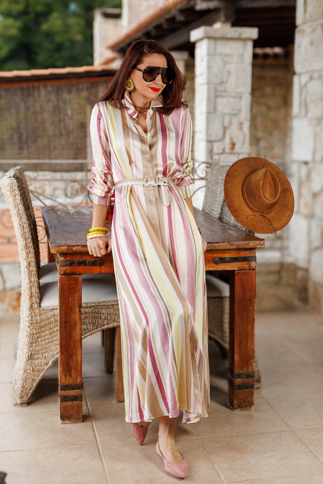 Рокля от вискоза със сатенирано покритие!