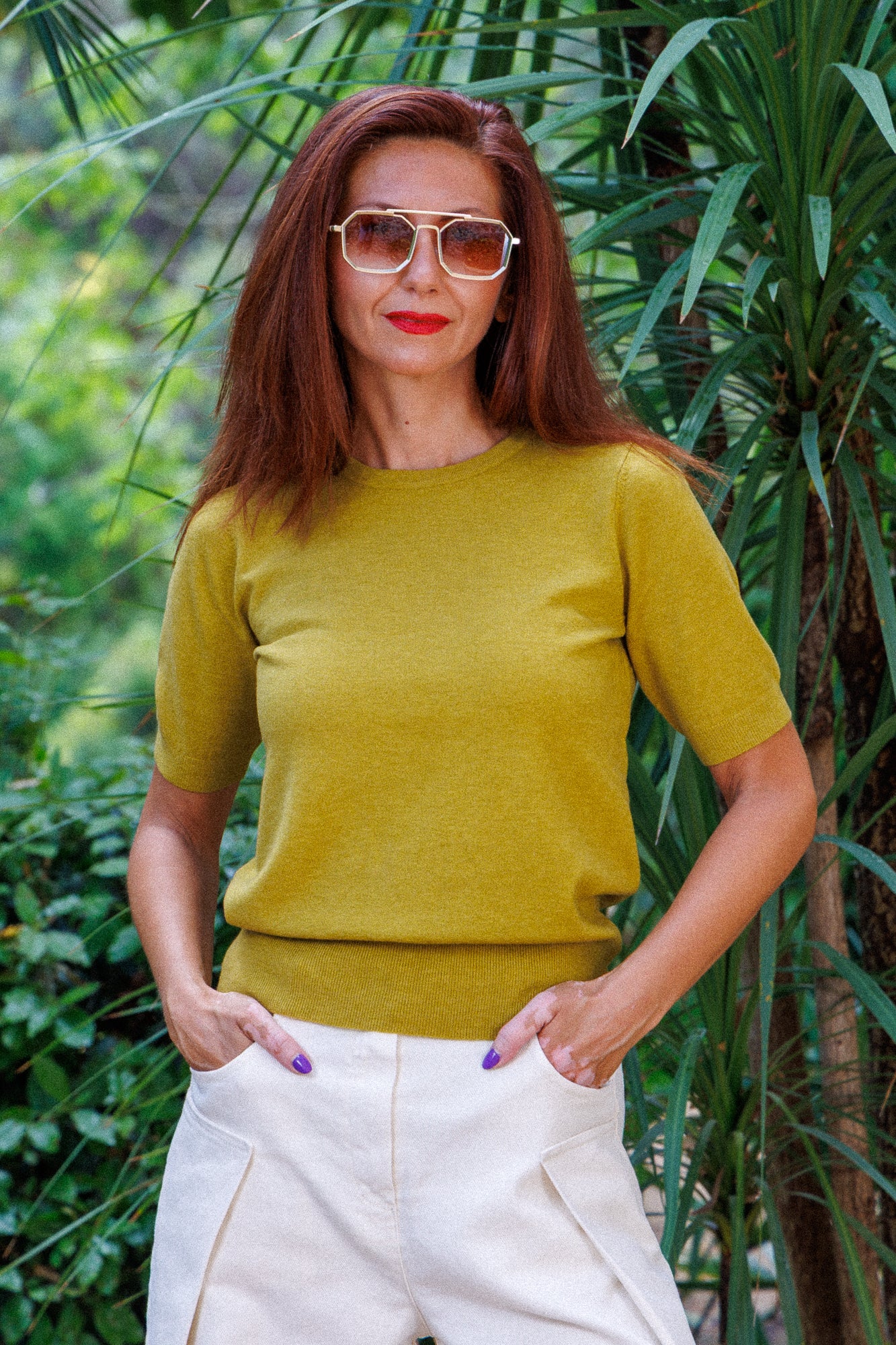 Sweater в зелена охра и къс ръкав