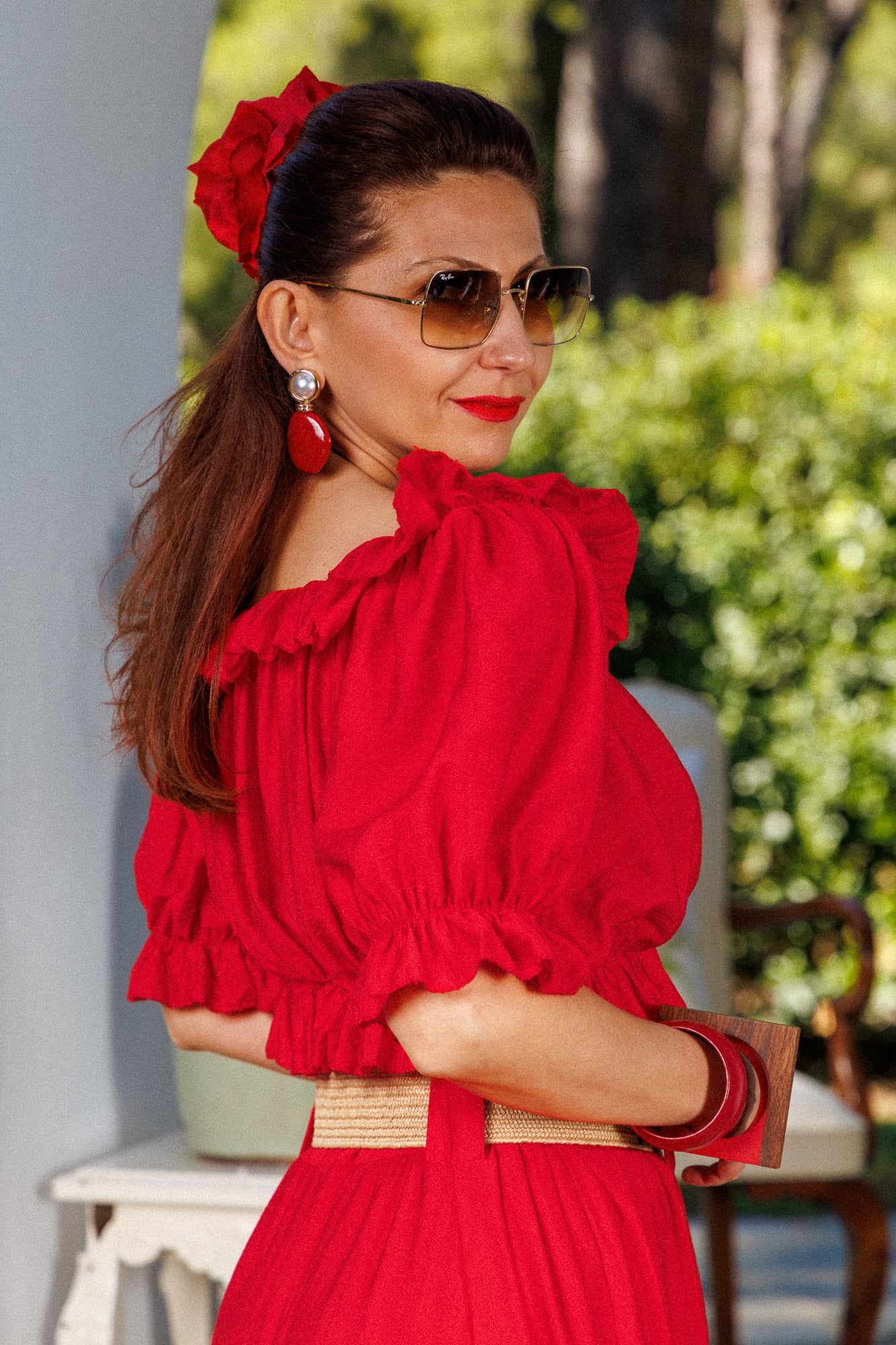 Червен топ off-shoulder с волани