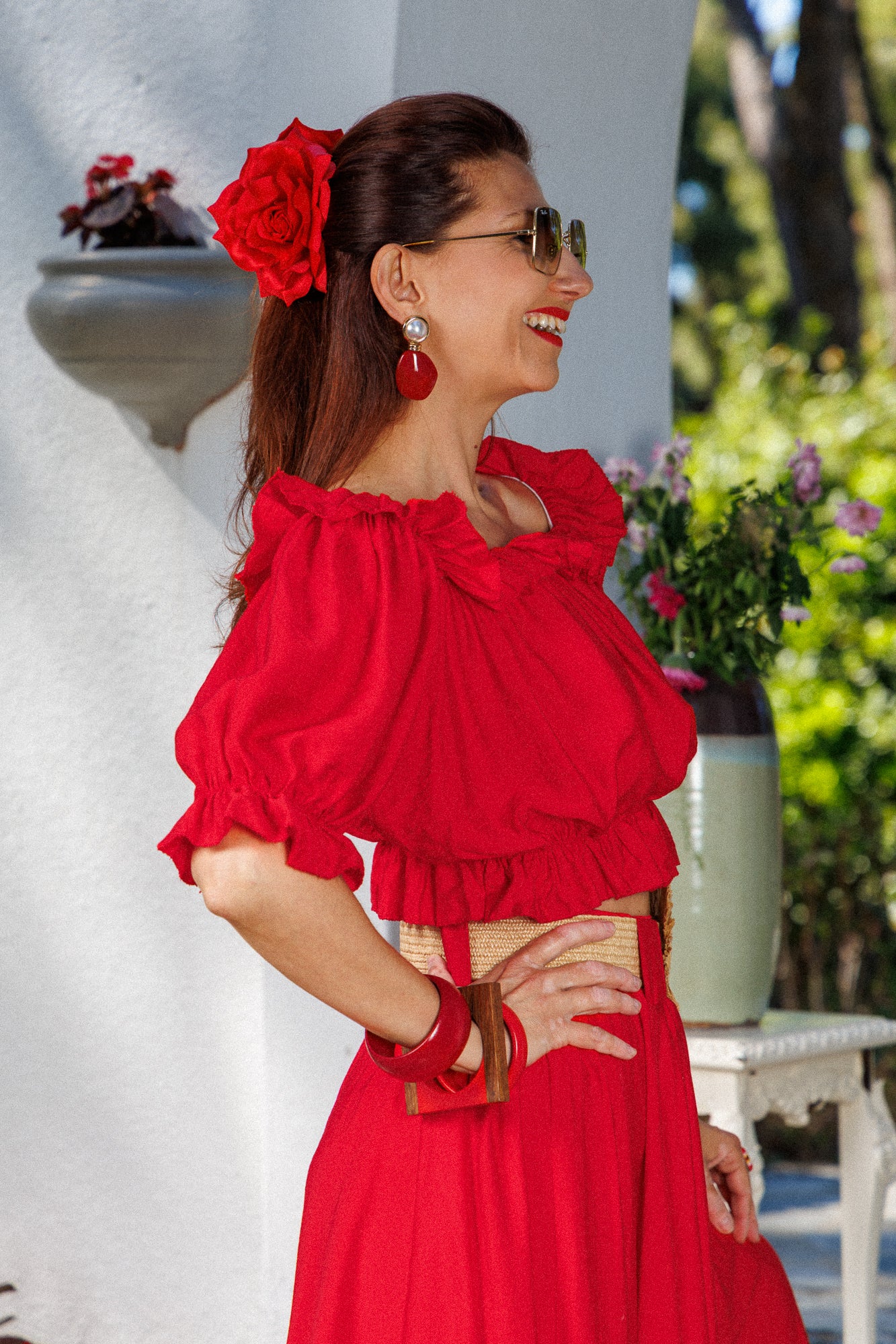 Червен топ off-shoulder с волани
