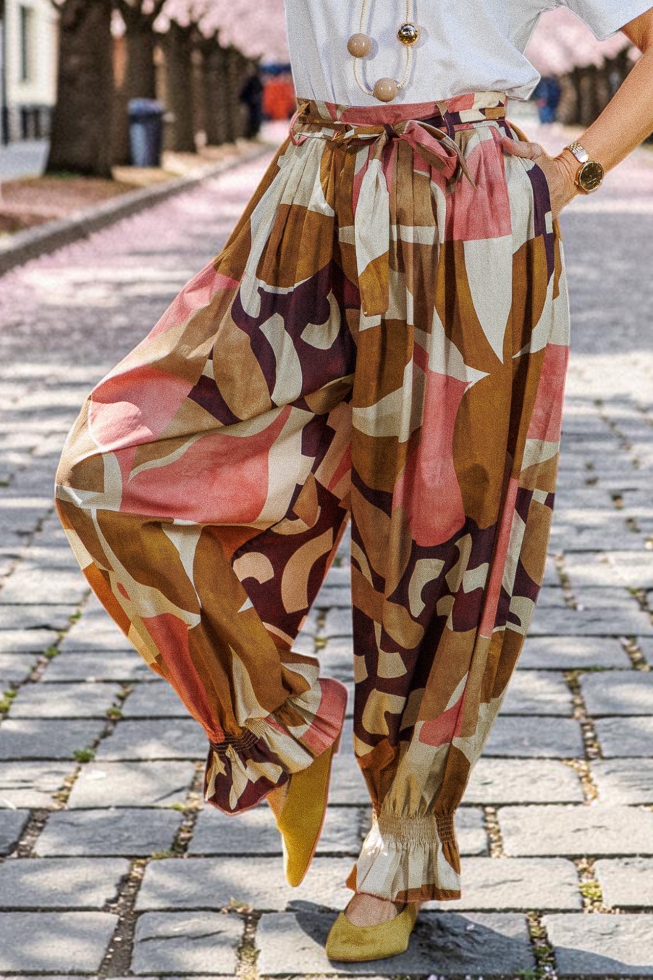 Pantaloni balon cu imprimeu abstract și cordon