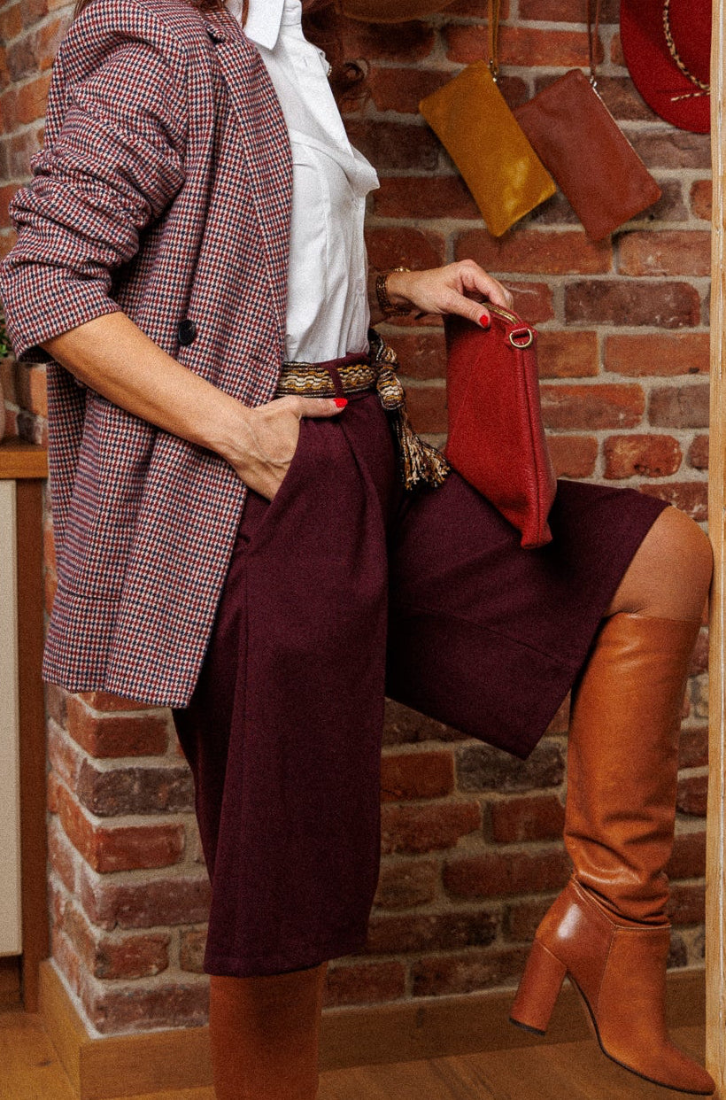 Leather clutch bag in red!