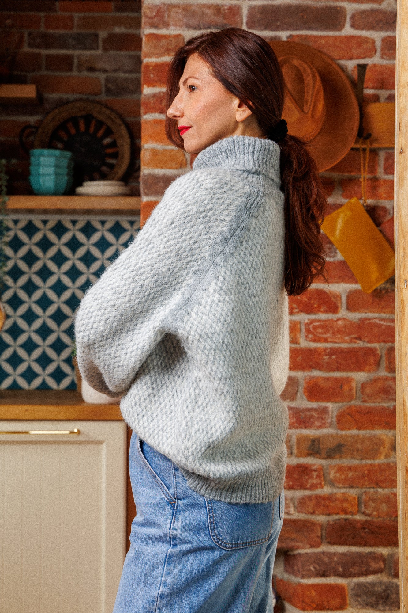 A voluminous sweater with a fierce polo collar!