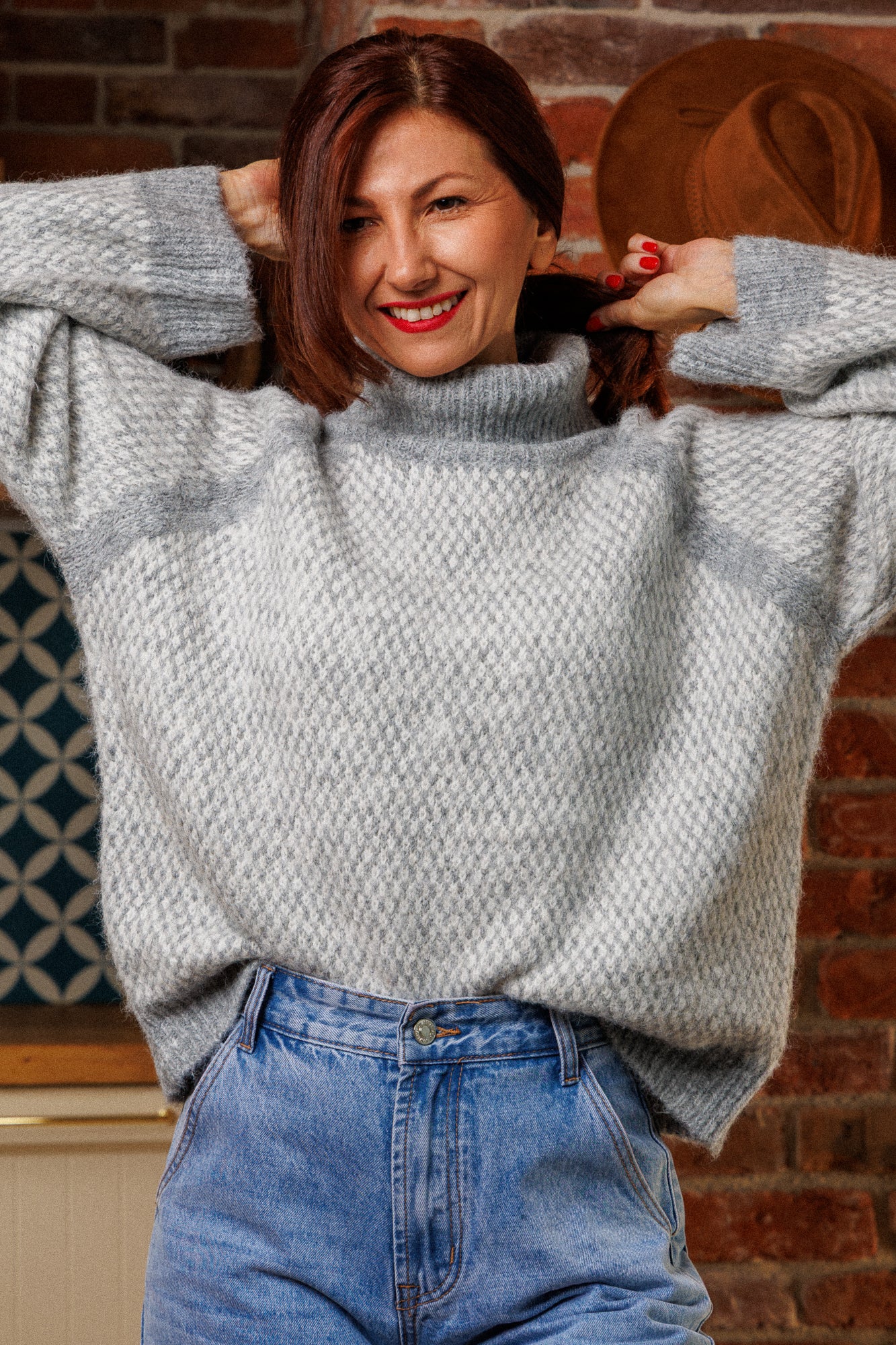 A voluminous sweater with a fierce polo collar!