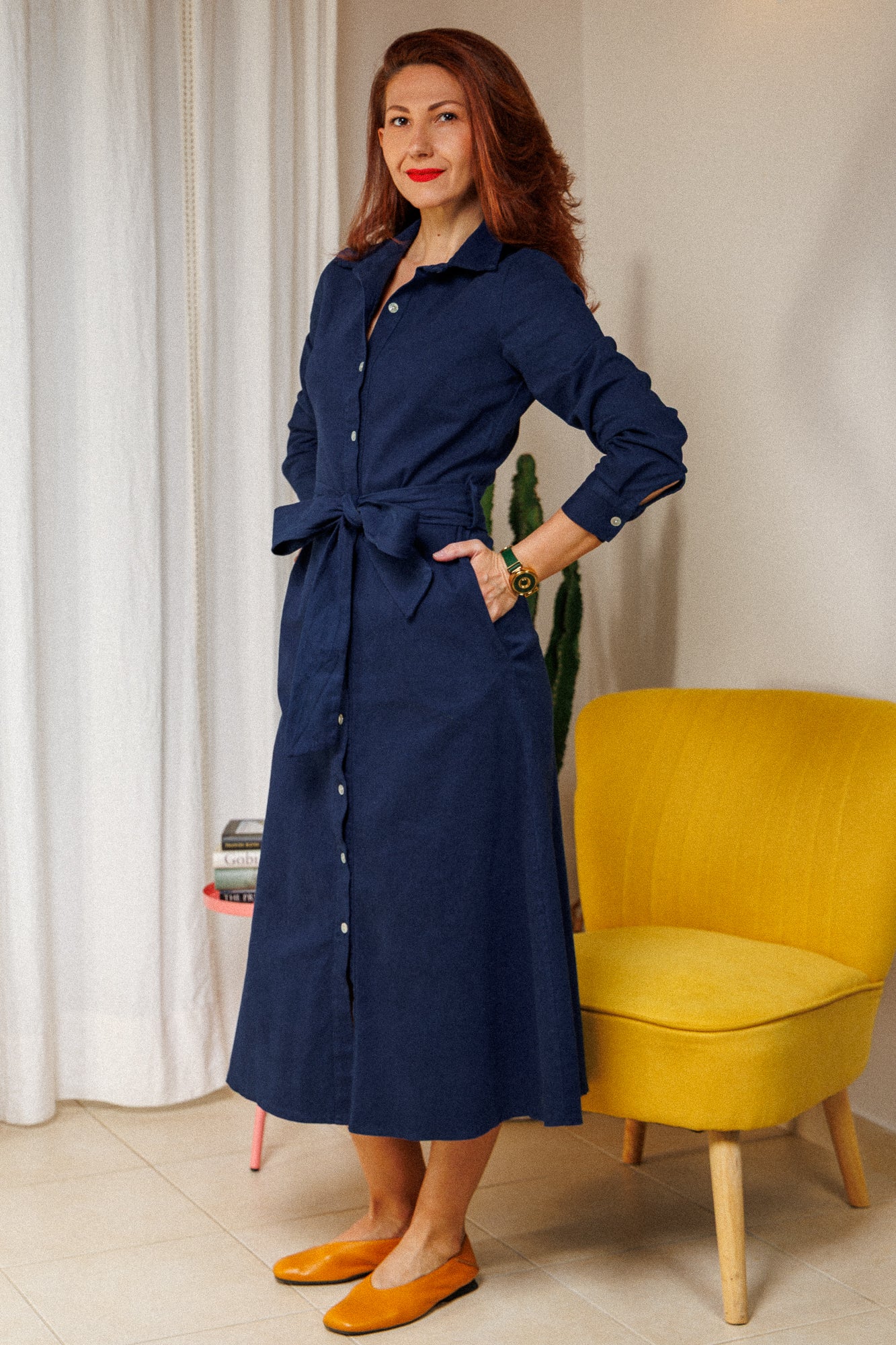 Рокля за ежедневието в индиго цвят с вталена кройка. Екологичен памук.