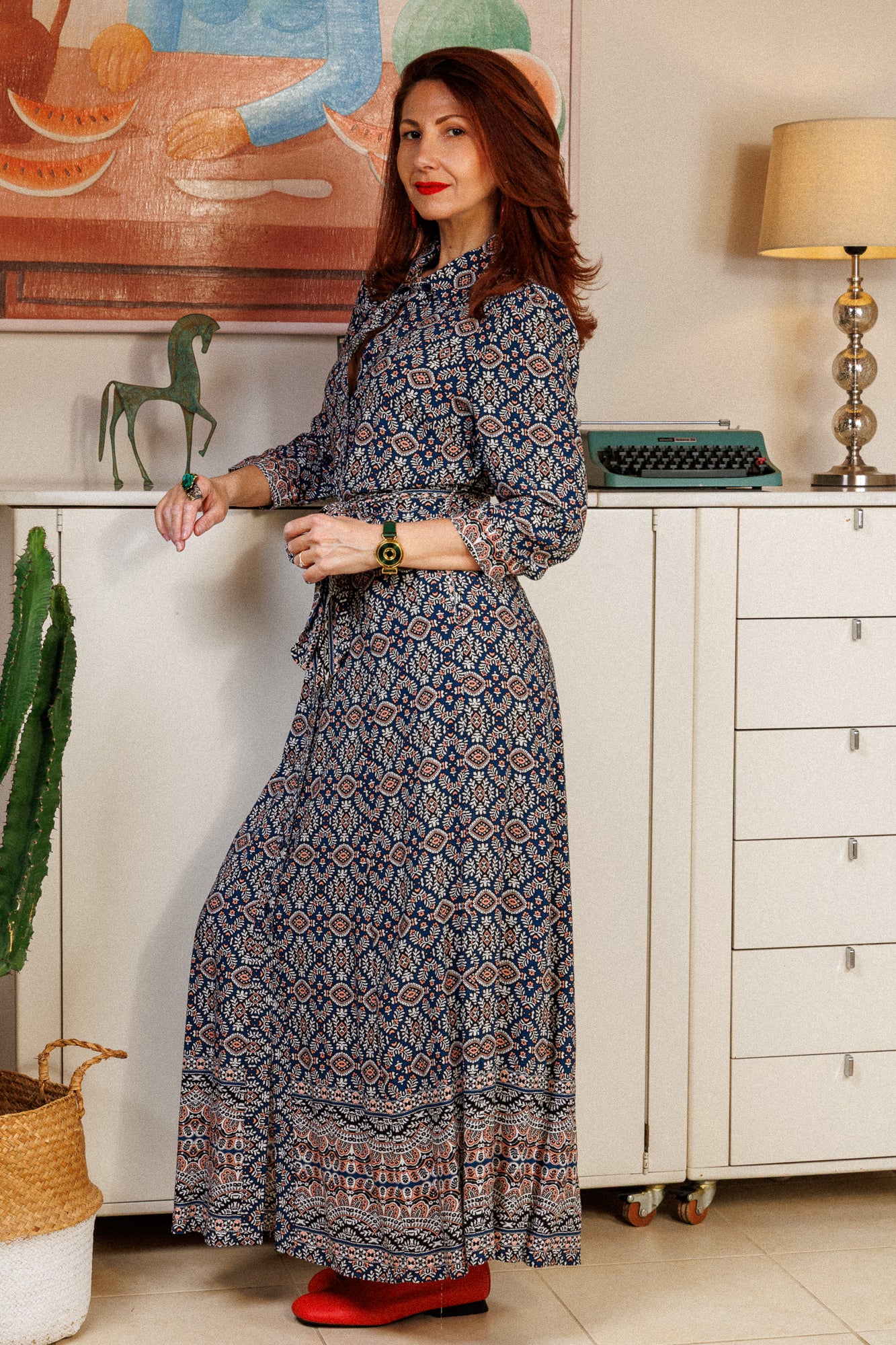 Рокля, елегантно излъчване, свободна, удобна, подходяща за офис, ежедневна, спортно-елегантна.