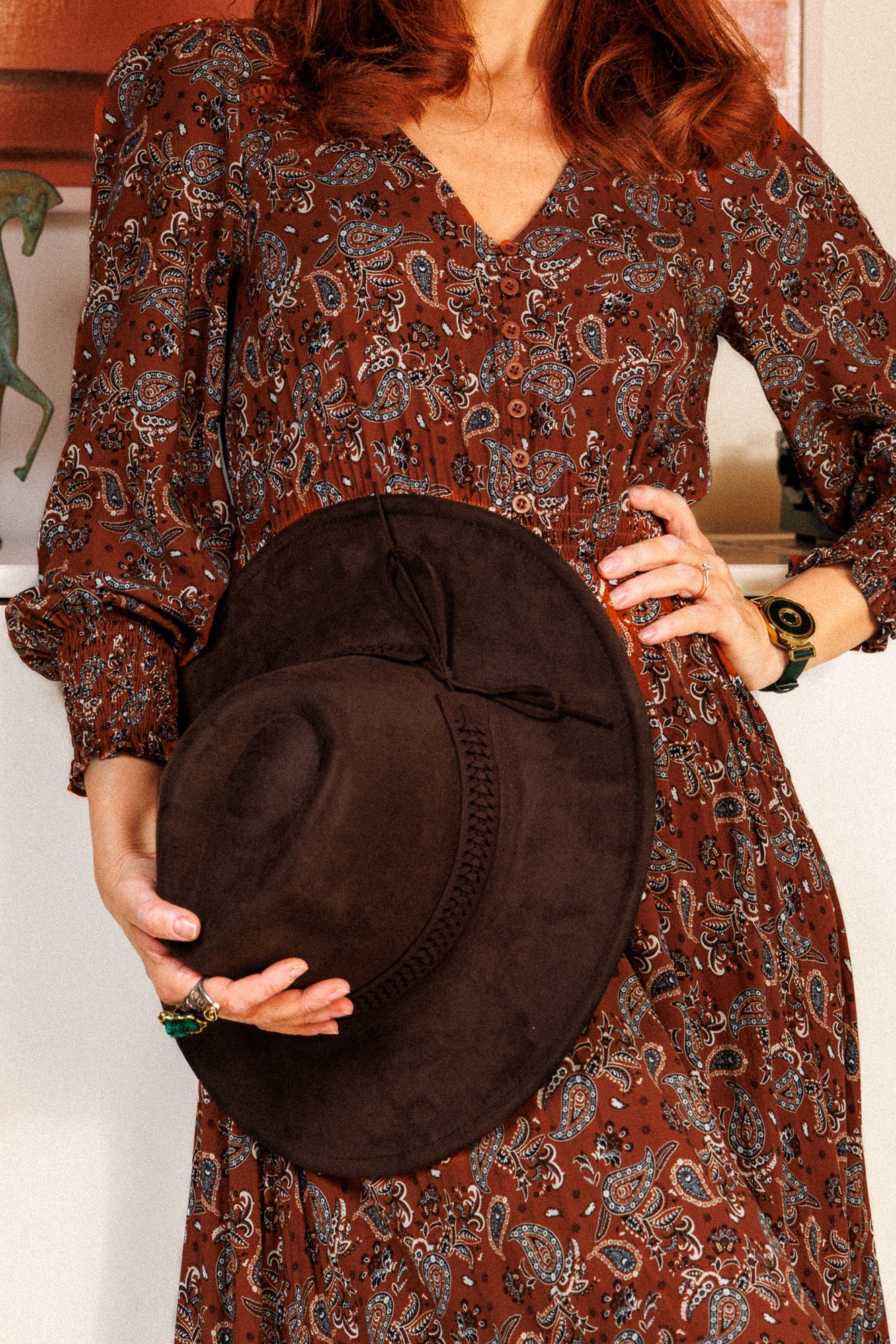 Шапка с периферия Dark Brown!