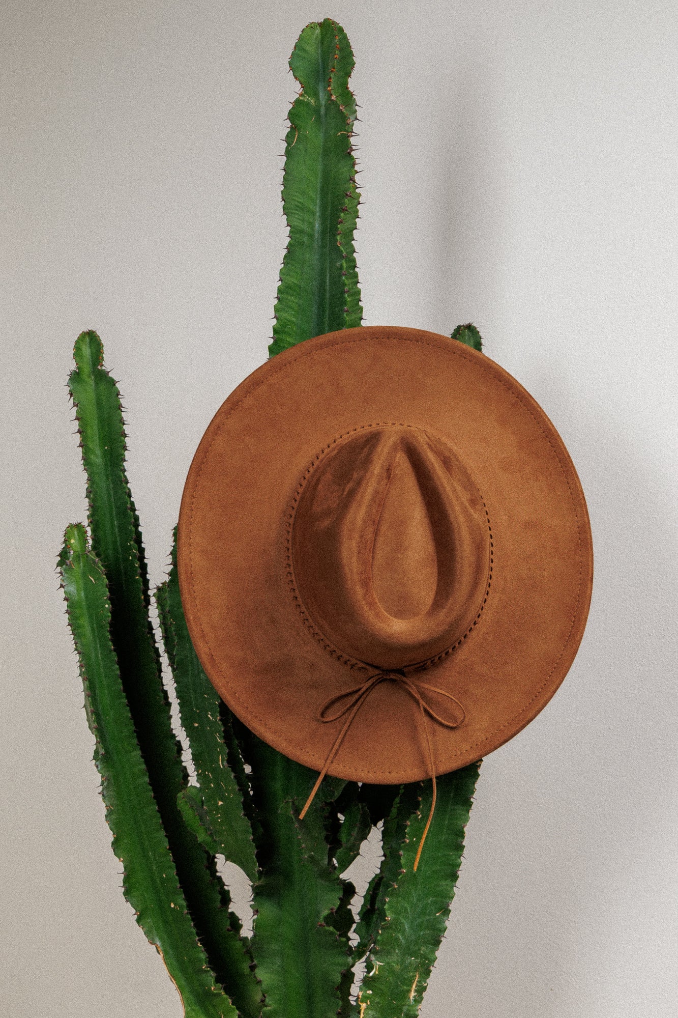 Шапка с периферия Light Brown!