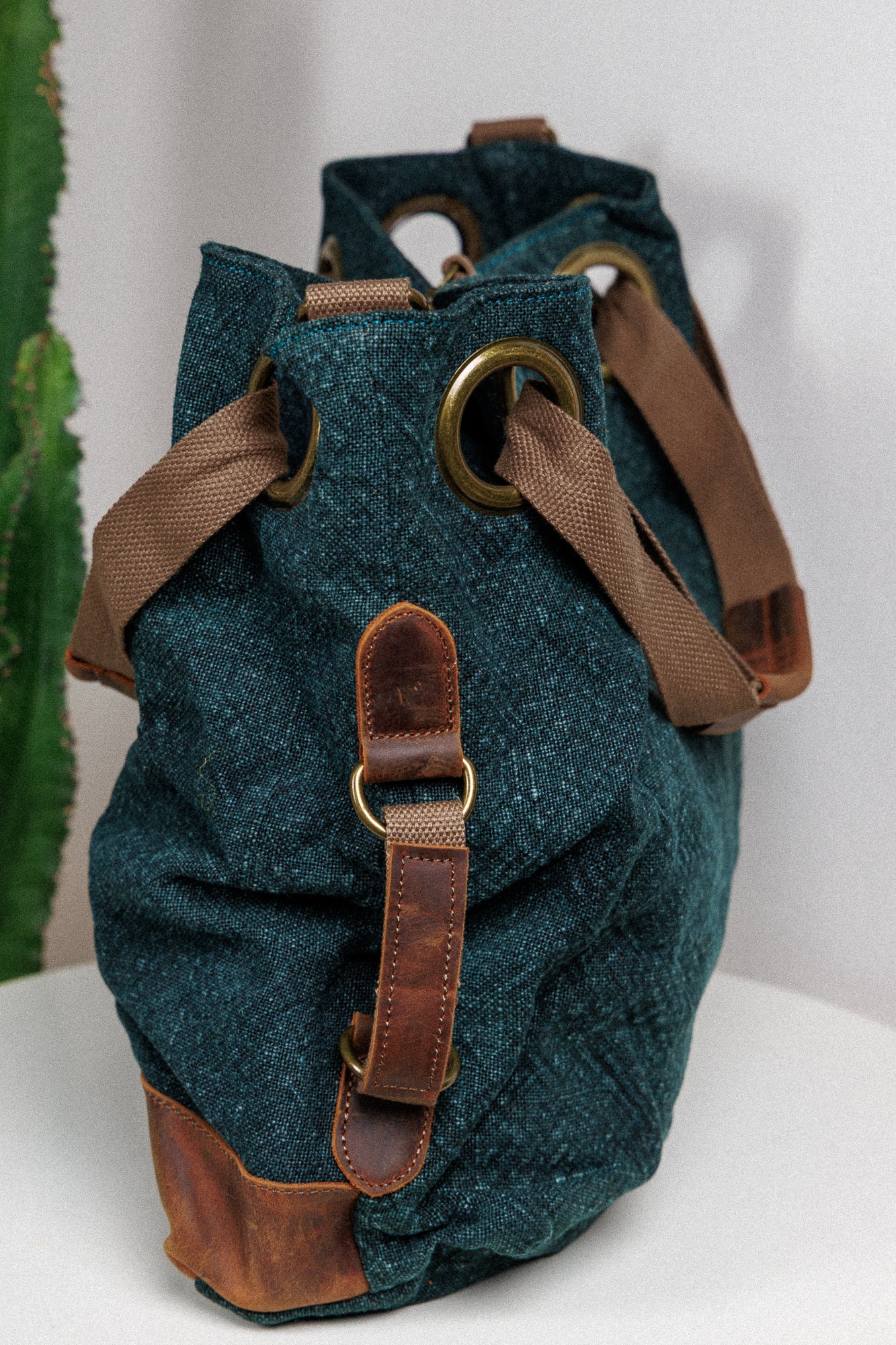 The great linen and leather bag in a gorgeous color!