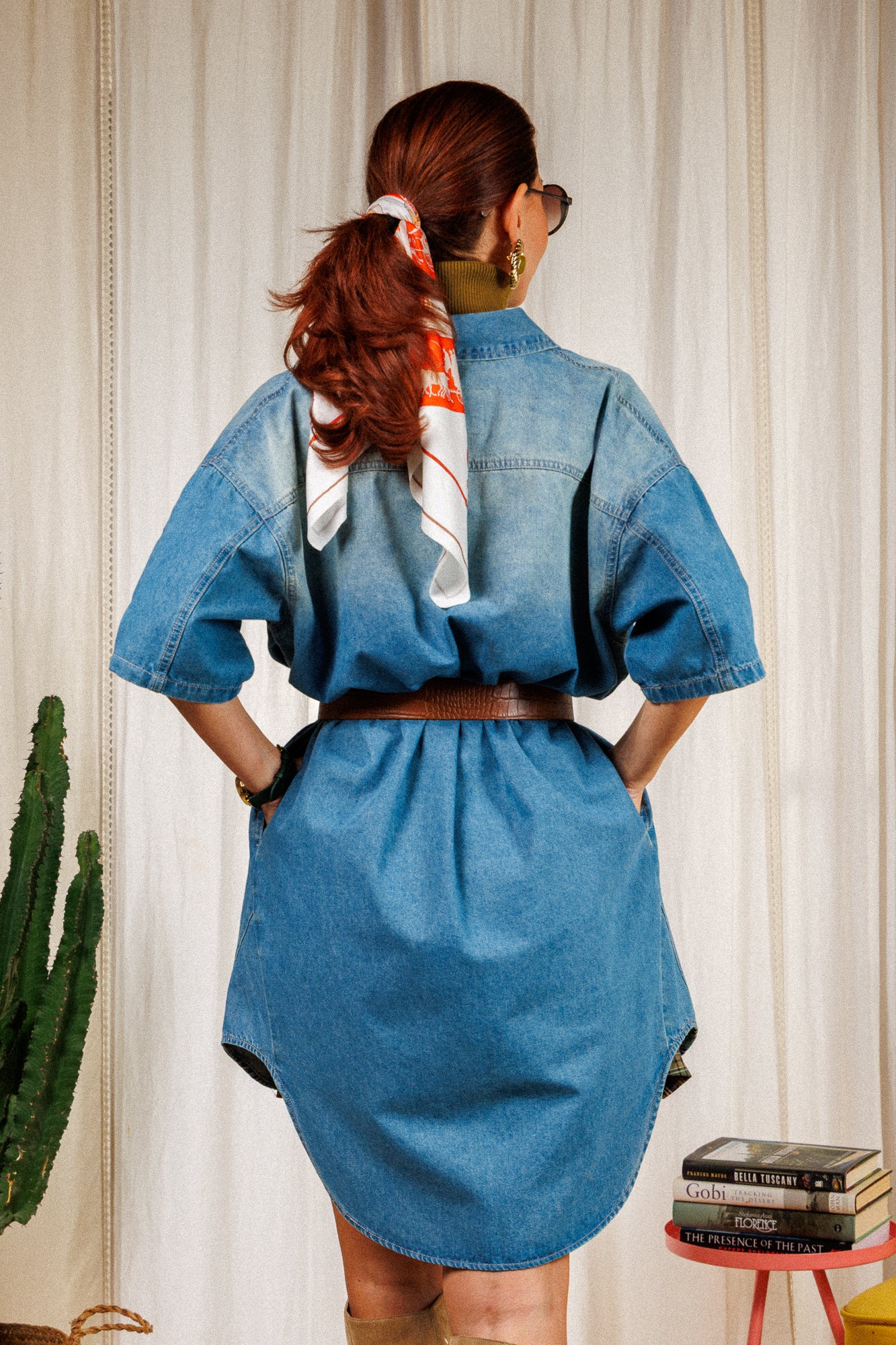 The denim shirt with an asymmetrical length!