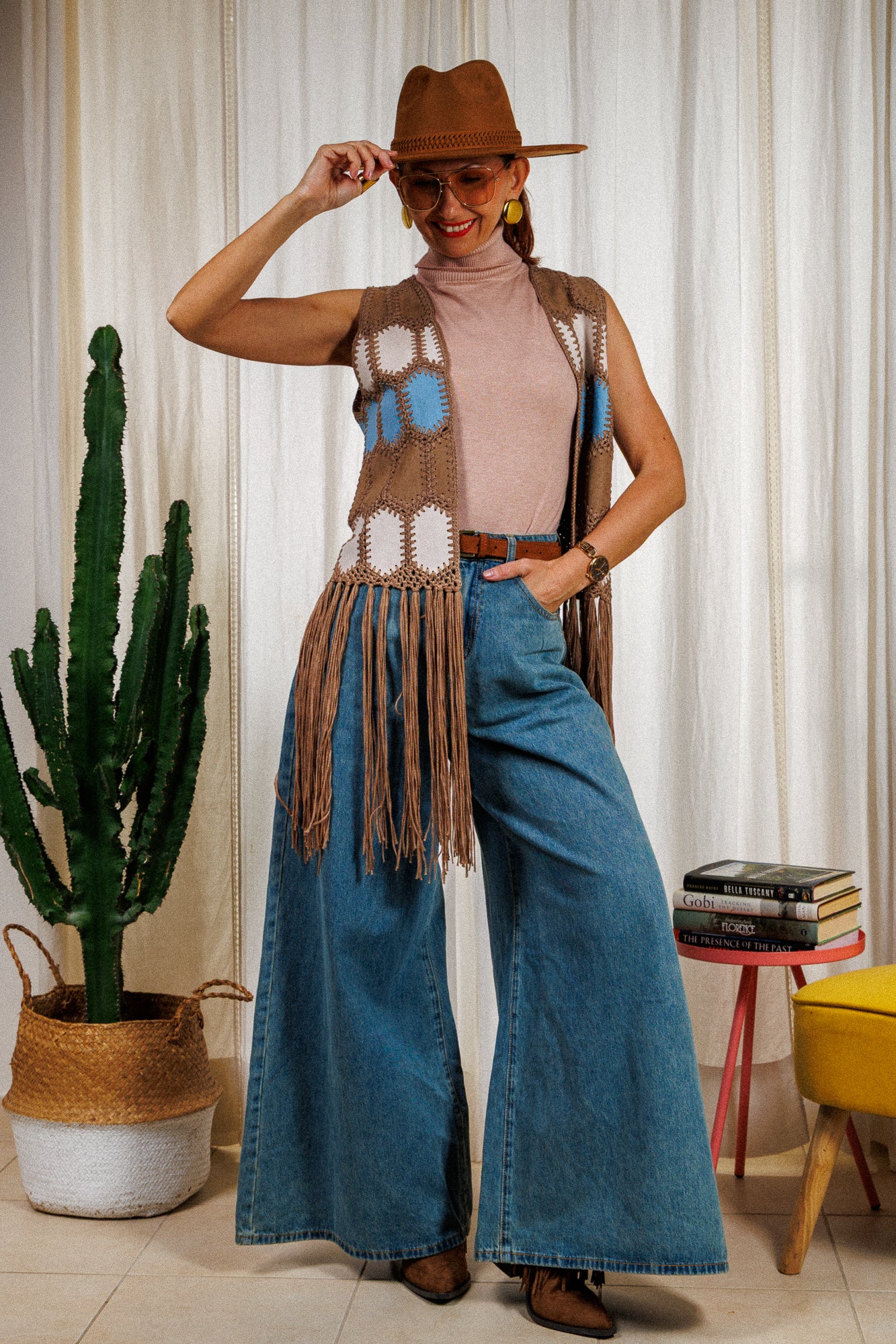 denim. дънки пола-панталон, дънки с широки крачоли. висока талия, сини дънки.