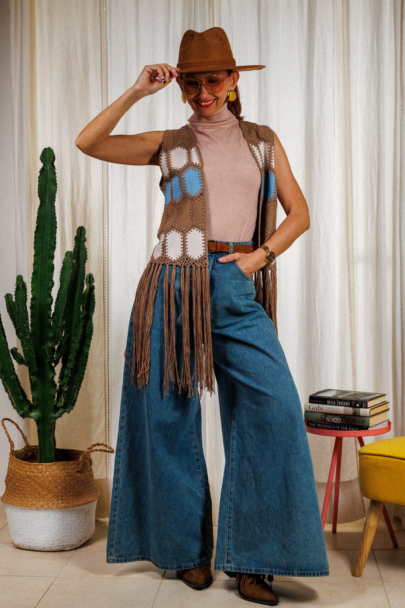 Бохо елек с ресни и дизайн.