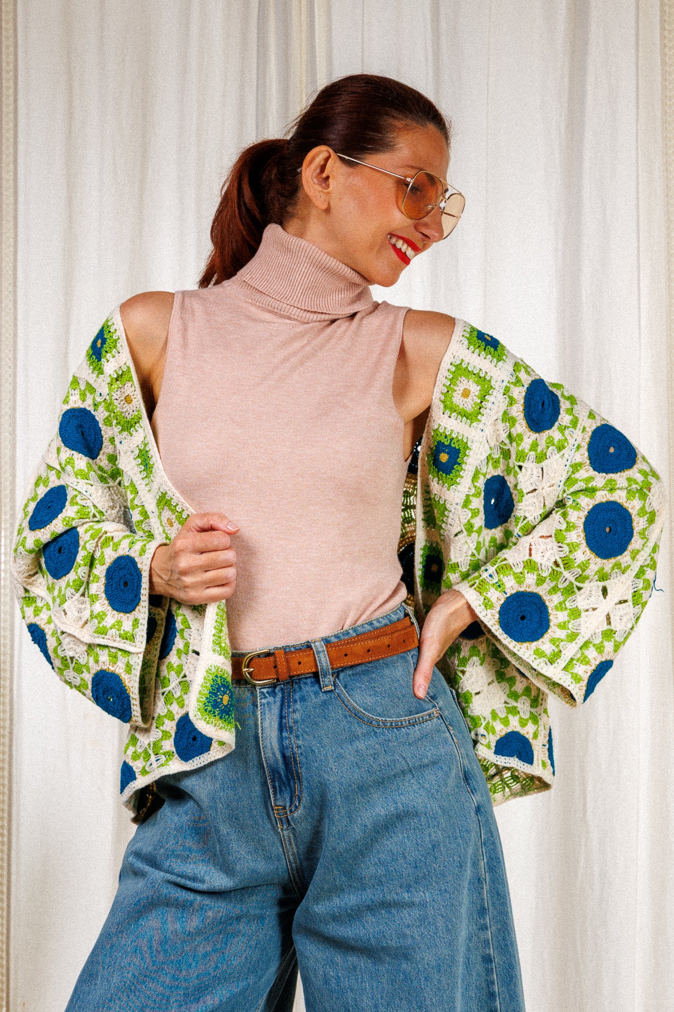 Бохемска жилетка с широки ръкави, без закопчаване. Свободна oversize кройка и разкошни цветове.