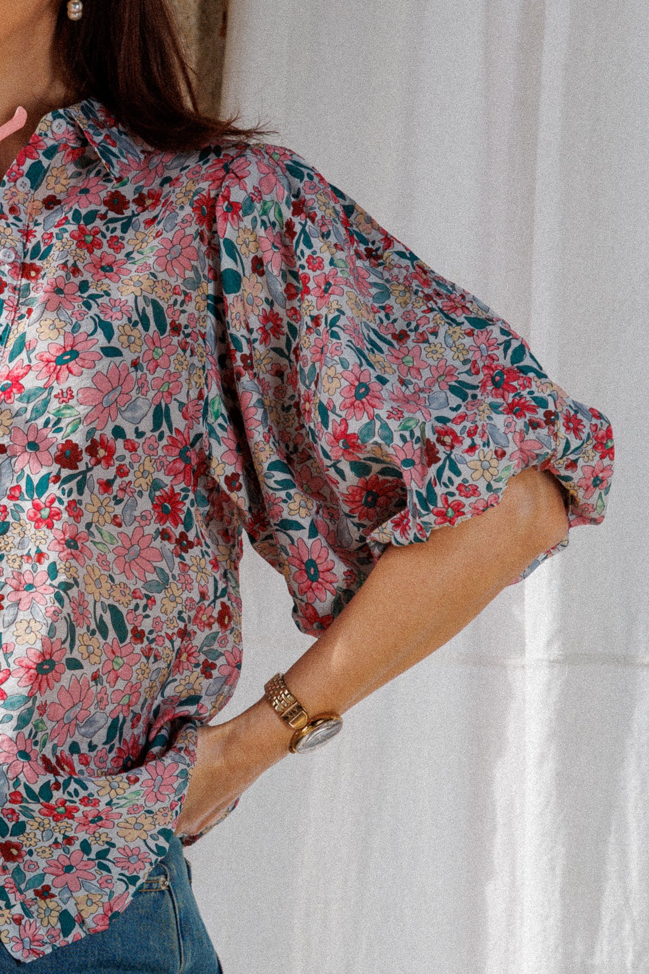 Puff-sleeve shirt with a floral print