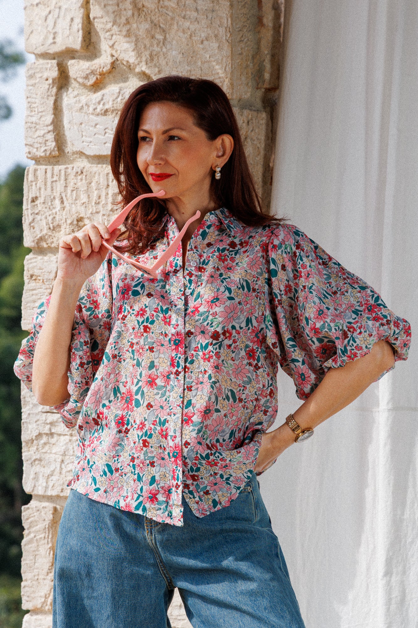 Puff-sleeve shirt with a floral print