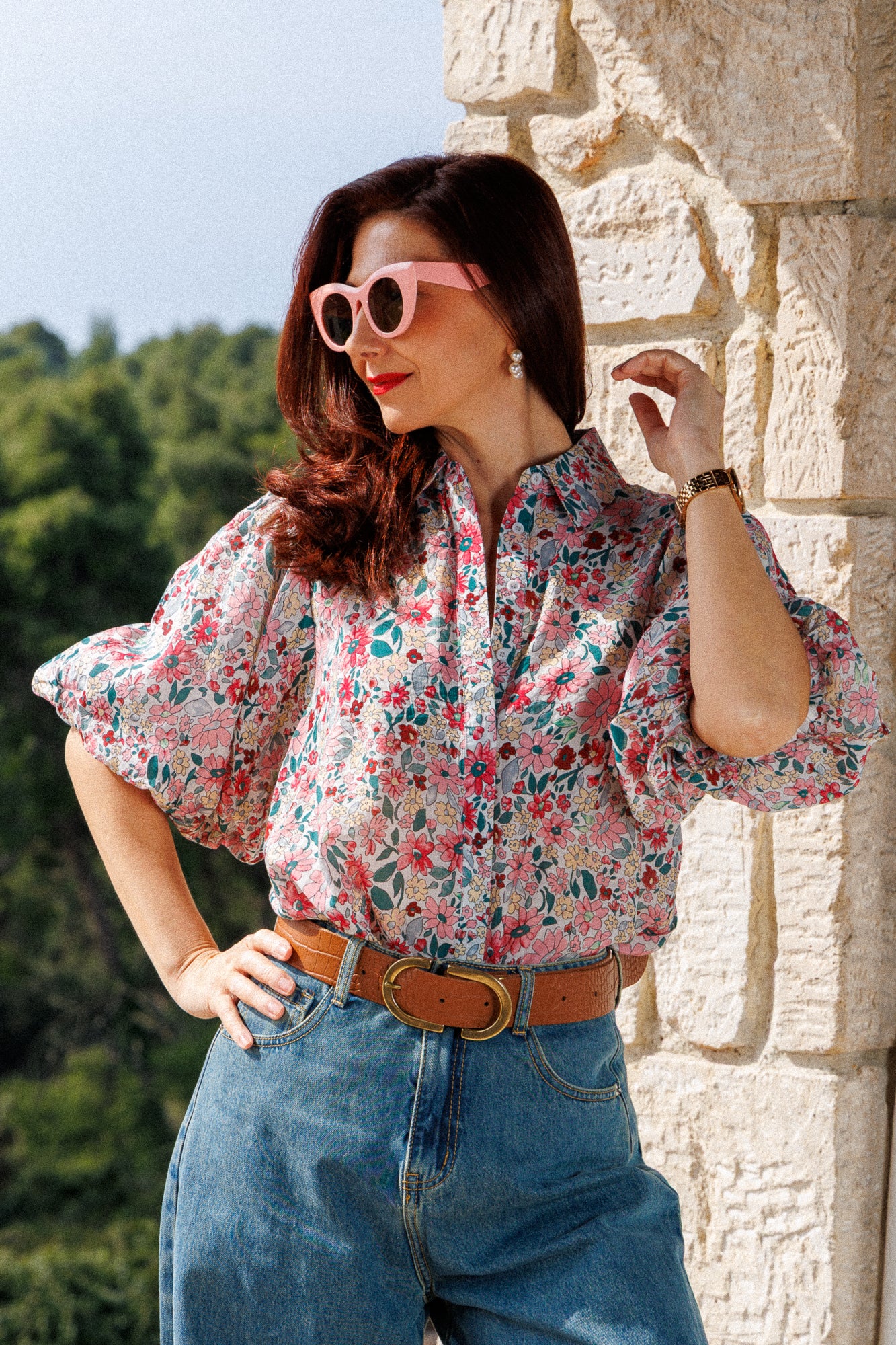 Puff-sleeve shirt with a floral print