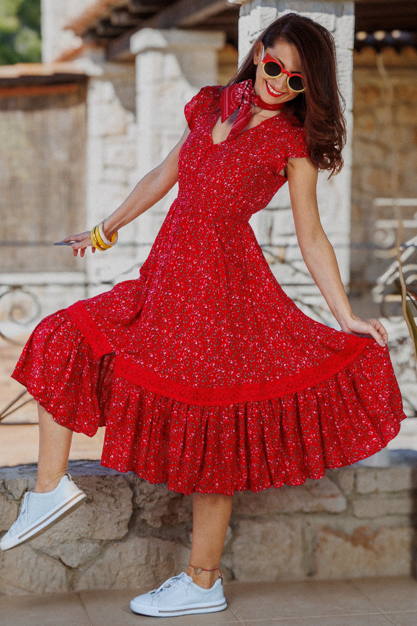 Рокля с флорален принт в червено