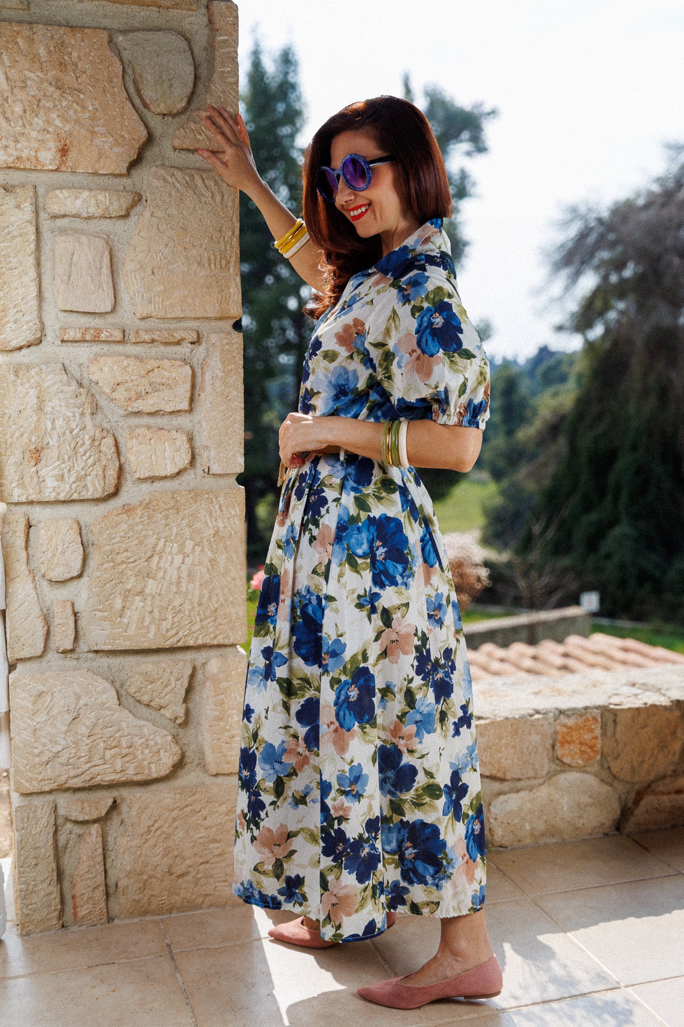 Floral dress with knitted belt and wooden buckle in blue