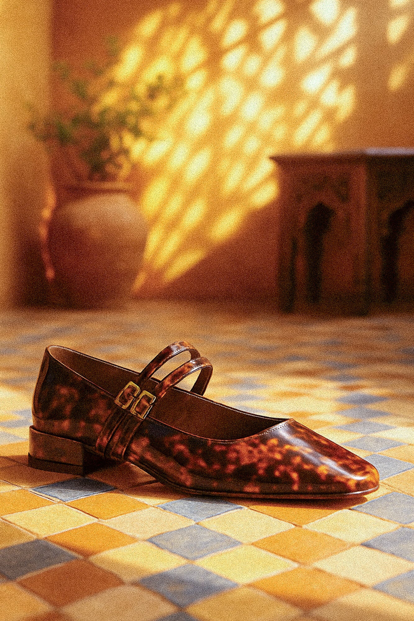 Обувки с нисък ток и лачено покритие Leopard