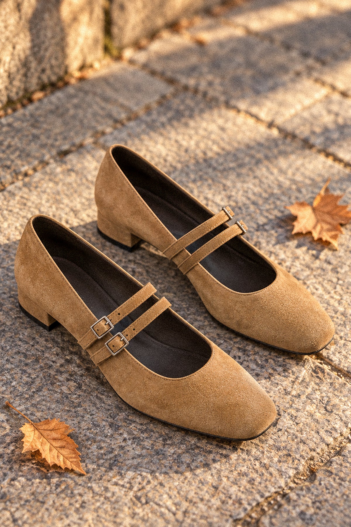 Pantofi cu toc mic Camel