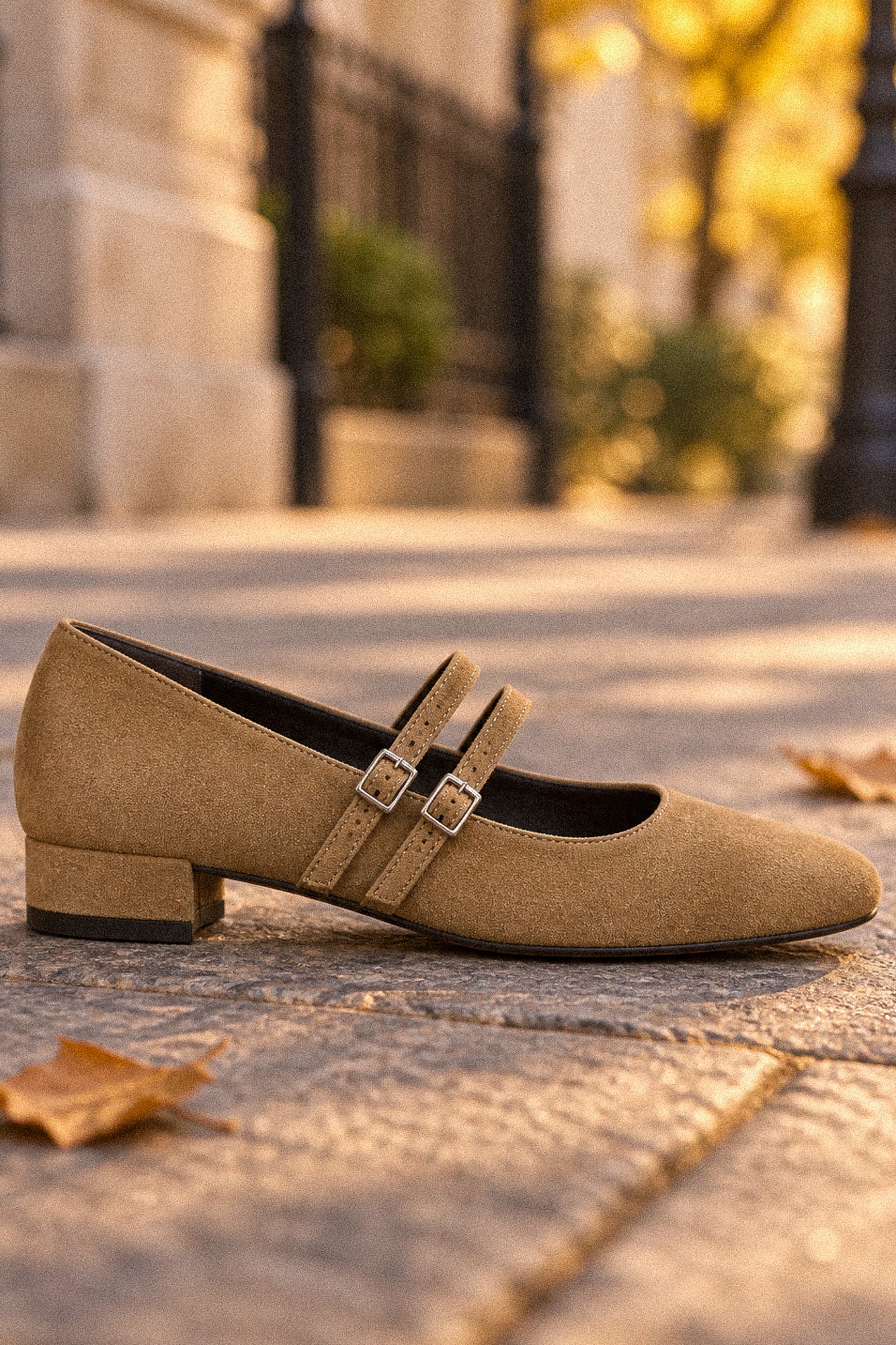 Pantofi cu toc mic Camel