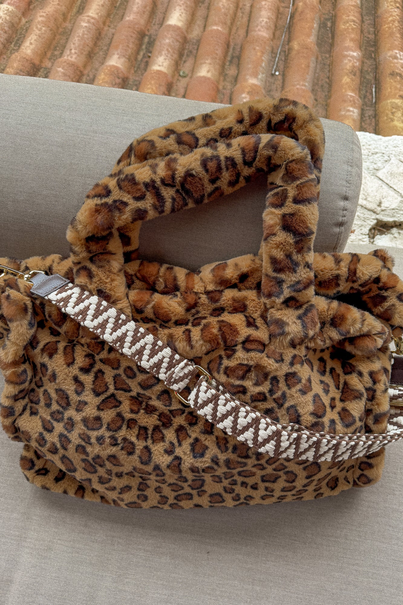 Geantă cu husă din blană artificială Leopard!