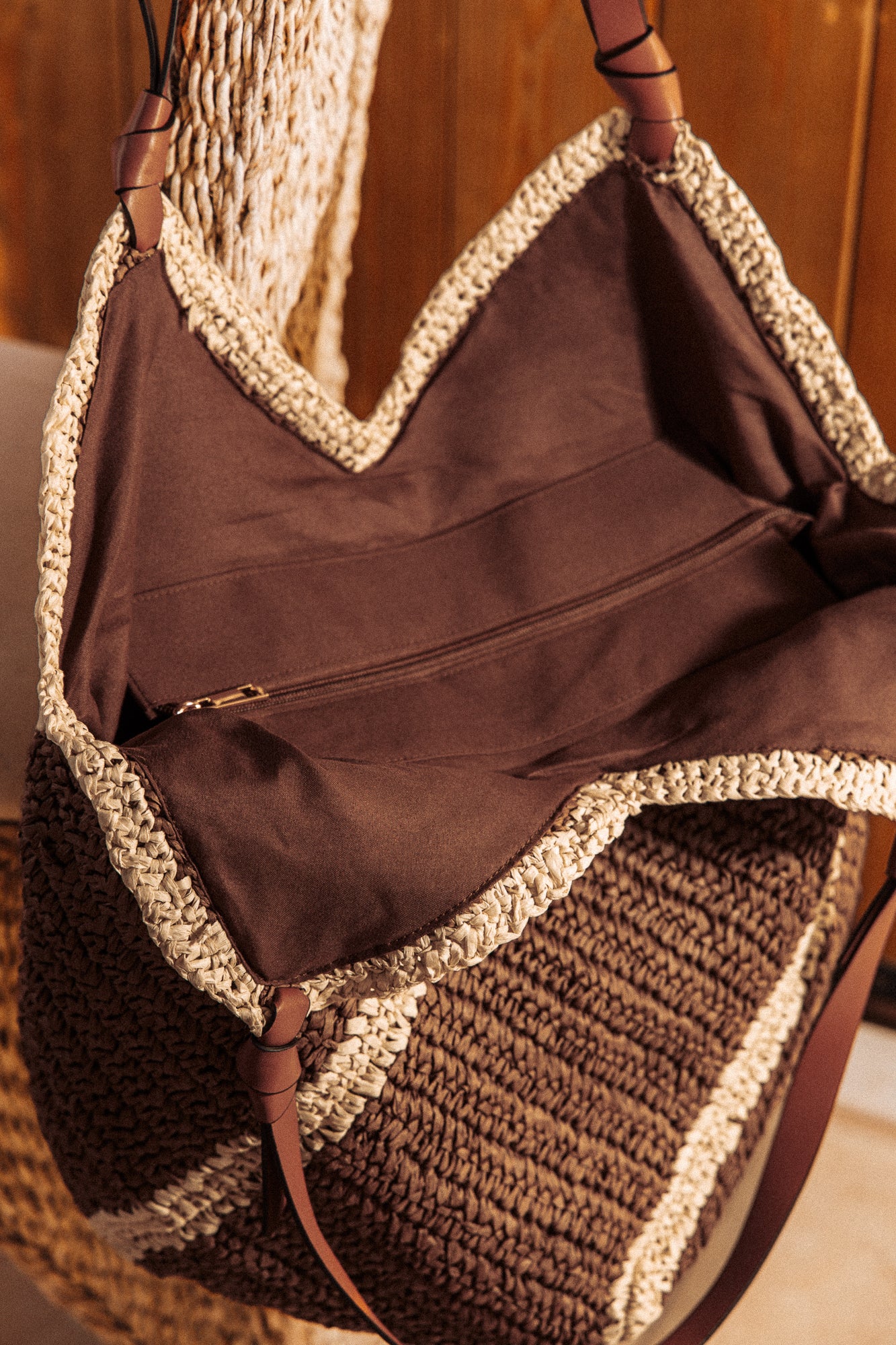 Плетена чанта с кожени дръжки!