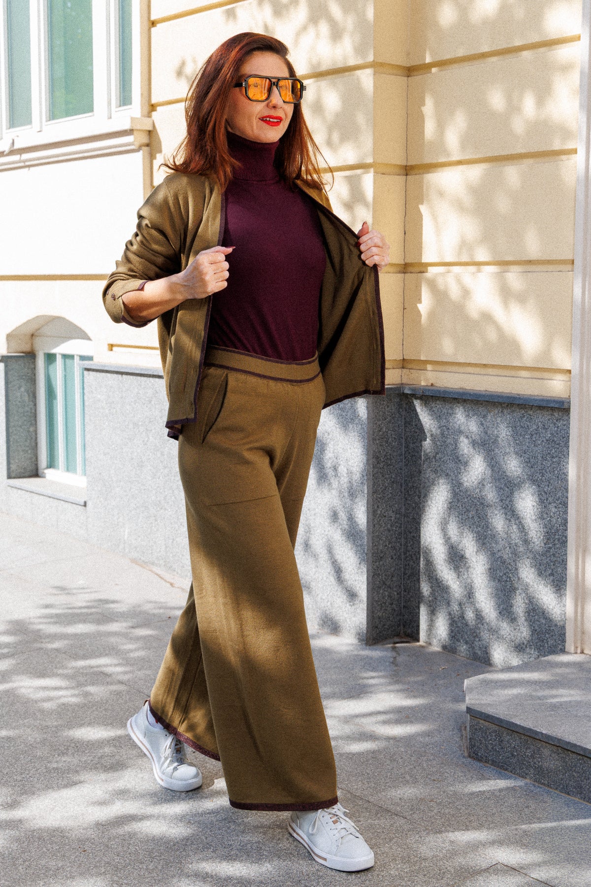 Viscose turtleneck in purple-burgundy with long sleeves