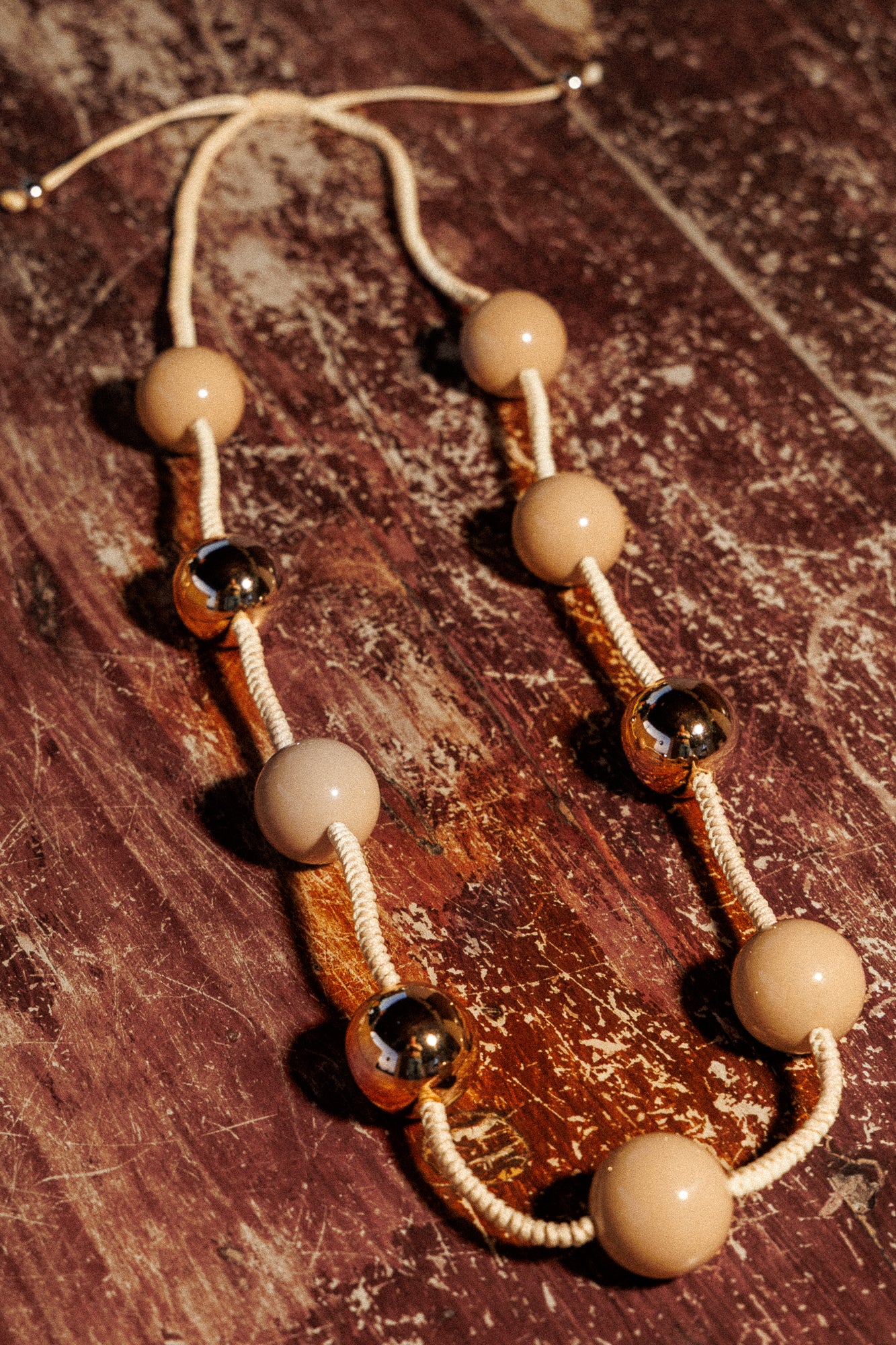 Въжен гердан с топчета!