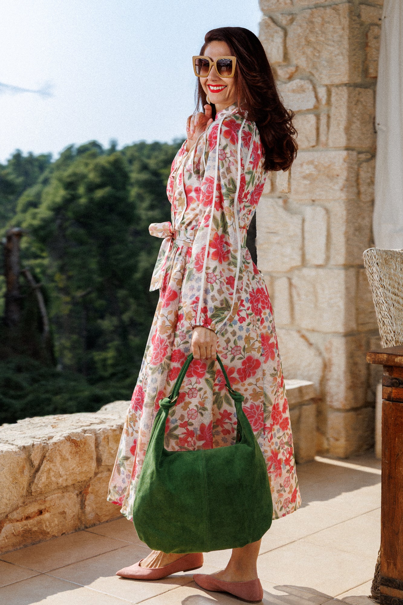 Роклята с божури!