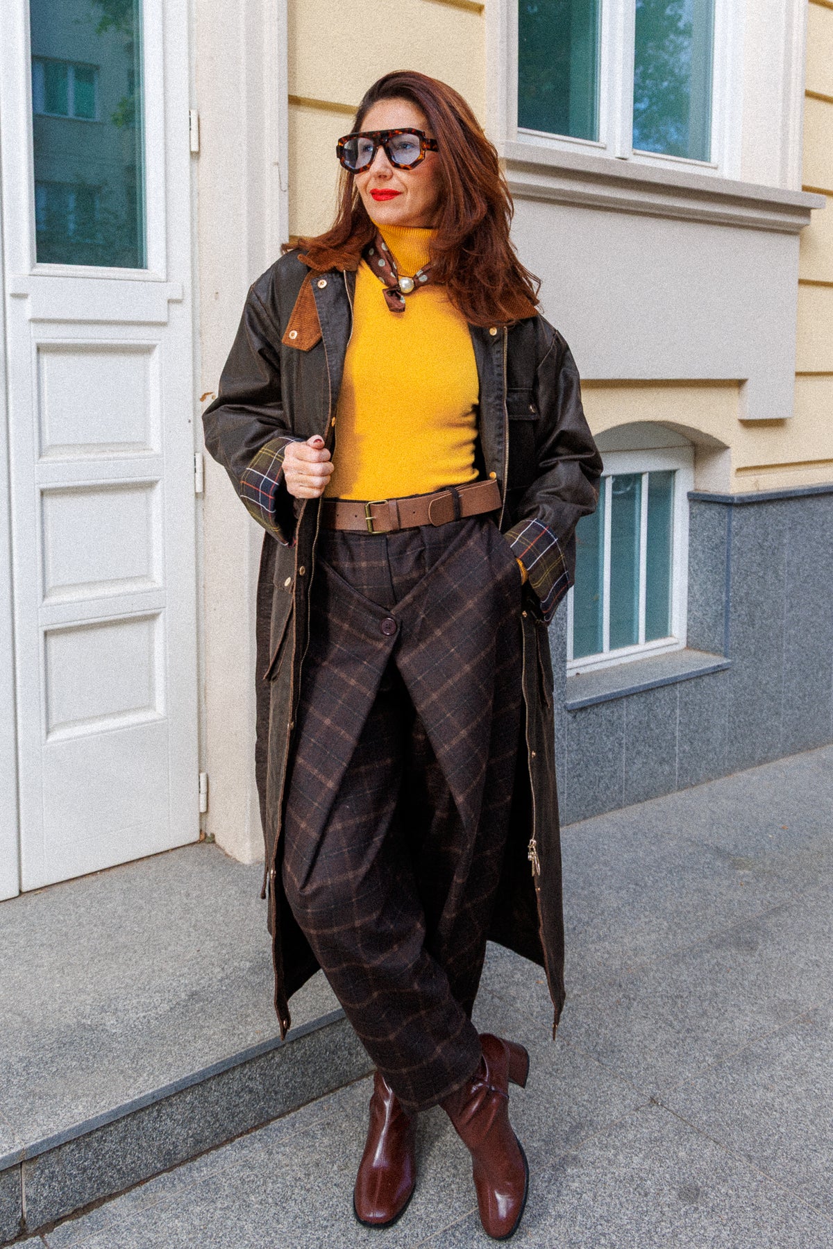 Long structured jacket with a vintage effect and checked cuffs in dark chocolate brown