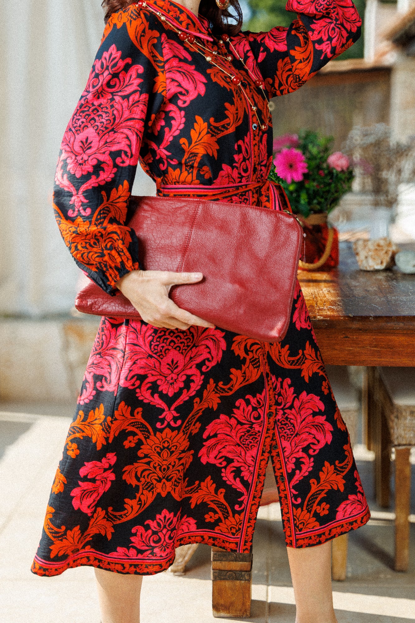 Кожена чанта-клъч в червено!