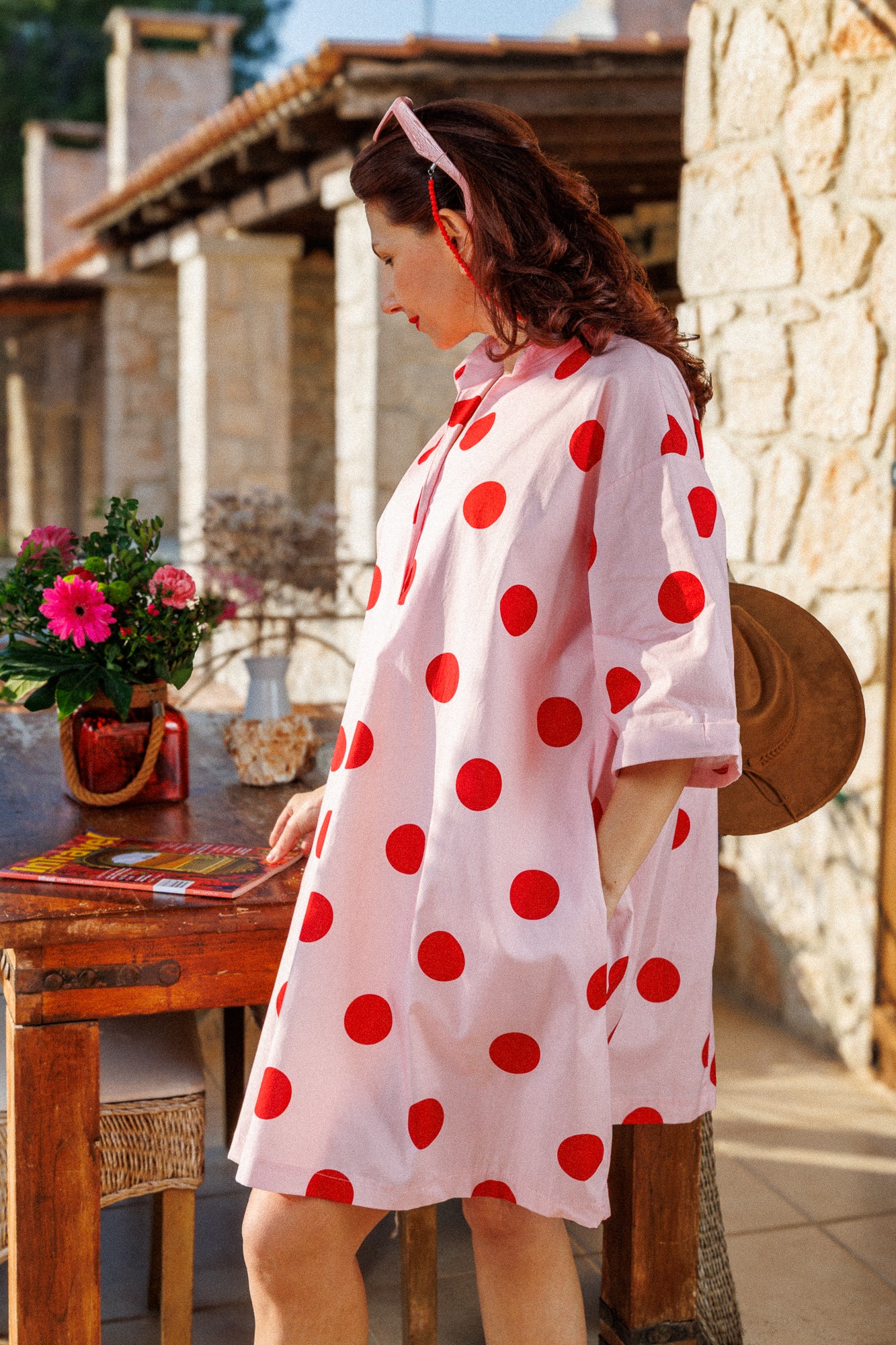 Супер чаровната рокля на точки!