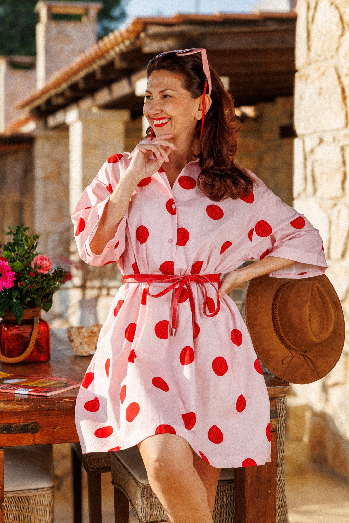 Супер чаровната рокля на точки!