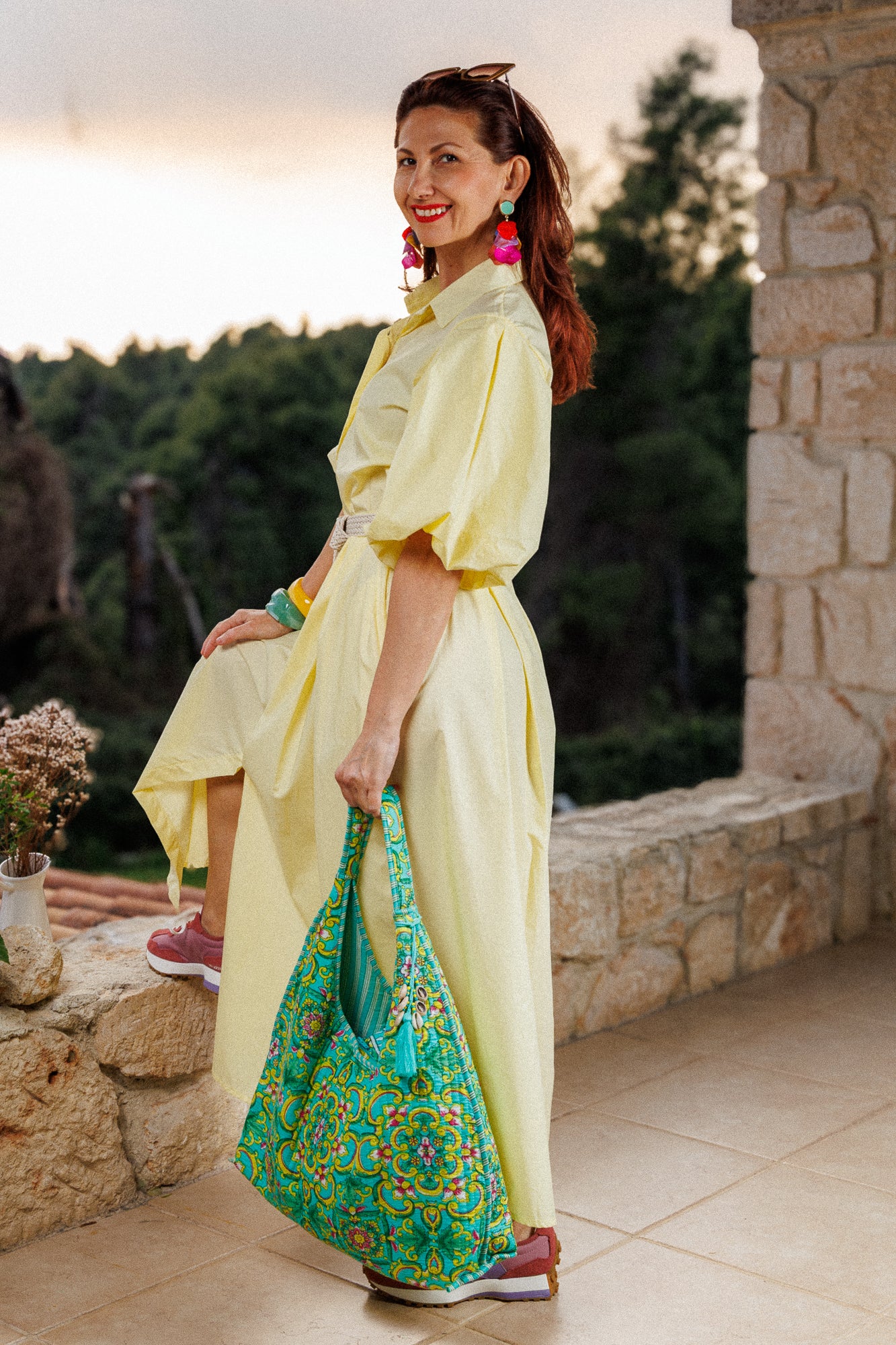 Жълтата роклята с красив ръкав!