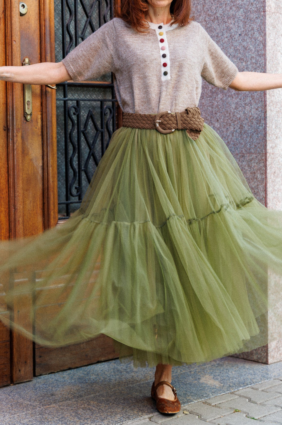 Flared tulle skirt with a ruffle in khaki
