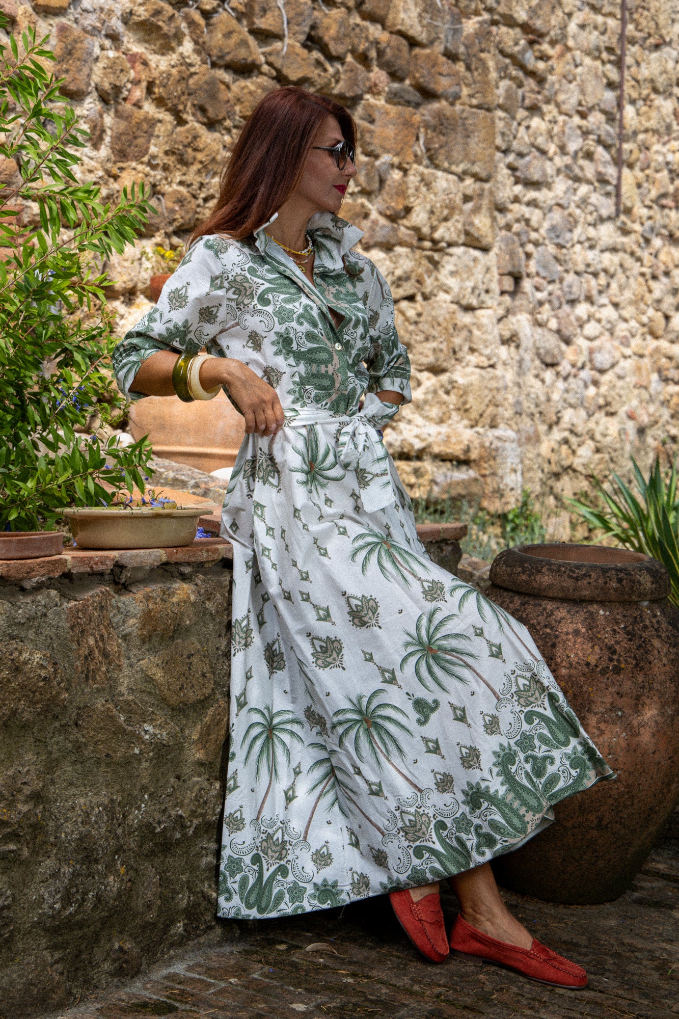 Роклята с красиви орнаменти и палми!