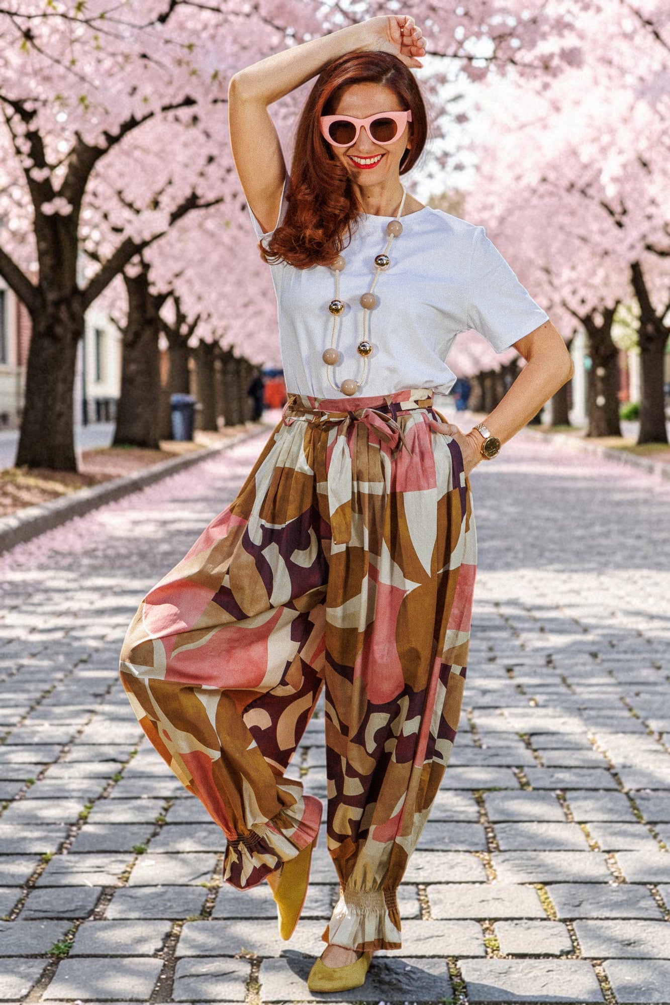 Pantaloni balon cu imprimeu abstract și cordon