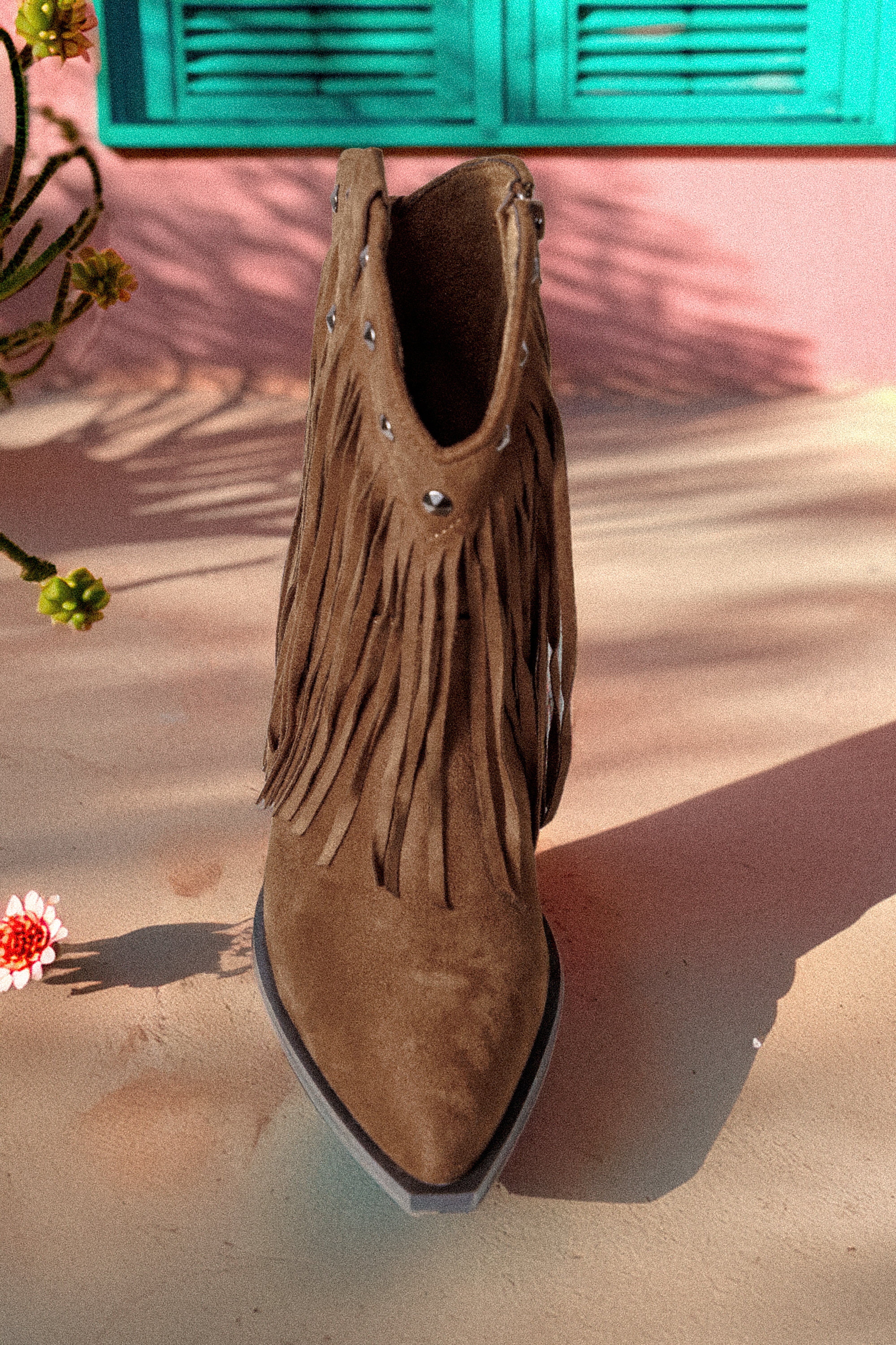 Cizme cu franjuri de culoarea cămilă!