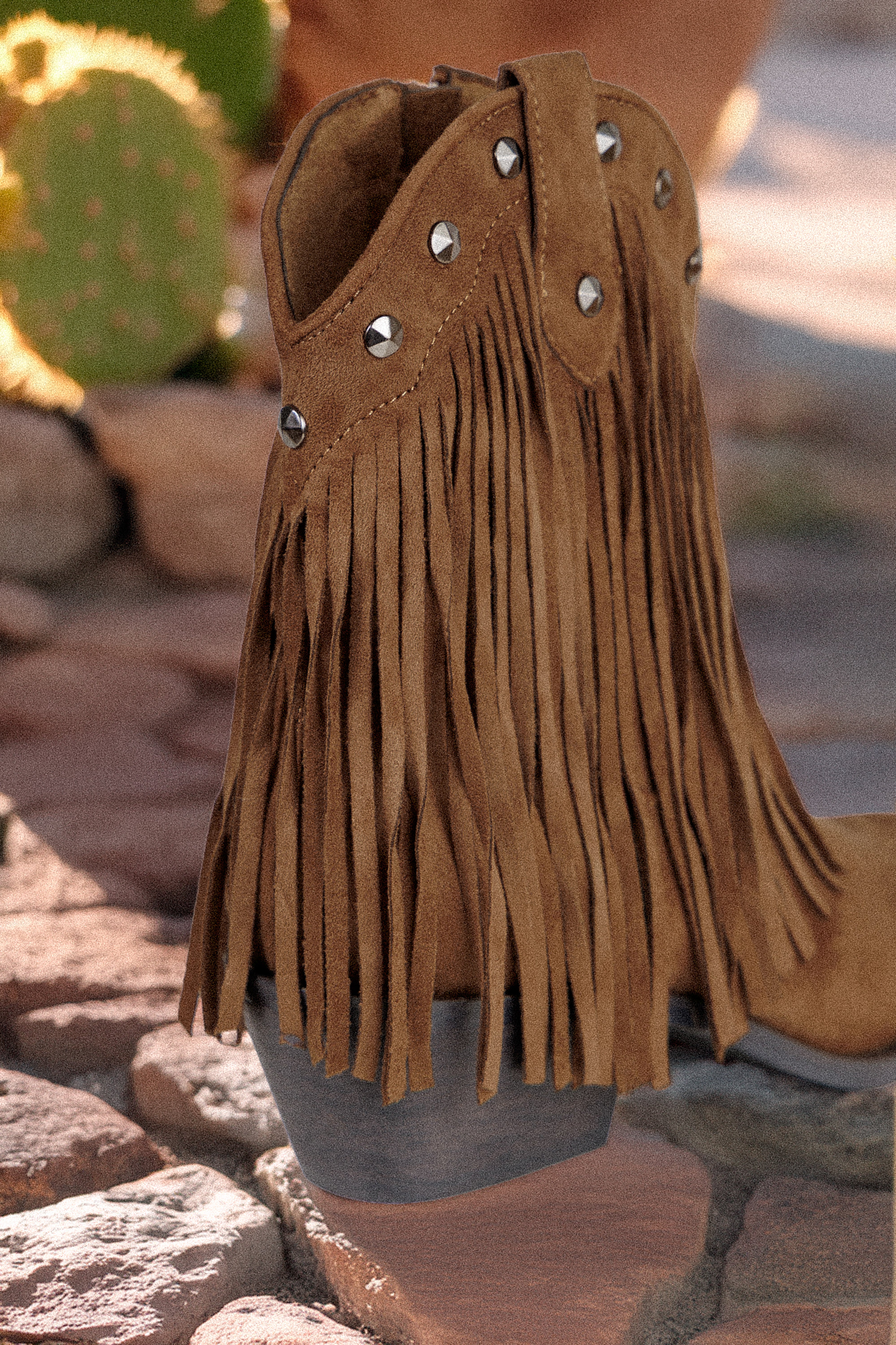 Cizme cu franjuri de culoarea cămilă!